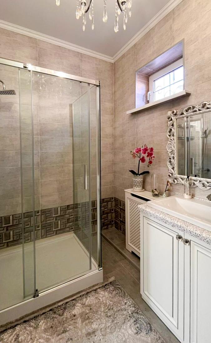 6-комнантный квартира, 300.0 м²,Базарбаева за 130 000 000