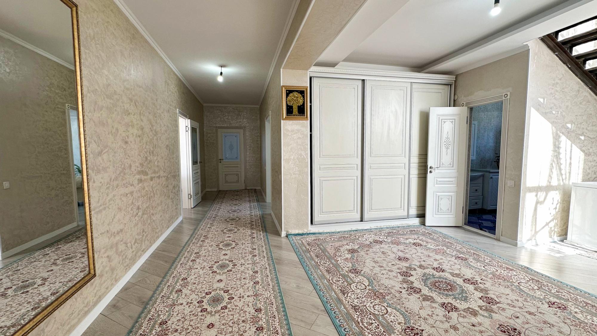 7-комнантный квартира, 264.0 м²,Жибек жолы за 90 000 000