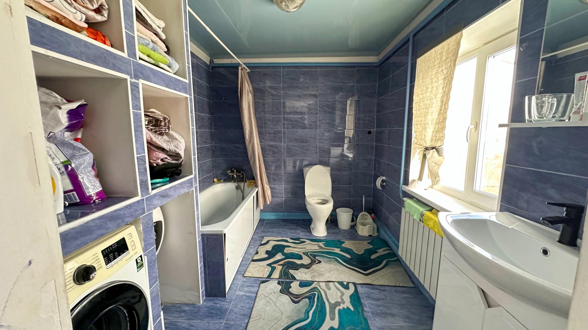 6-комнантный квартира, 70.4 м²,Еркин за 25 600 000