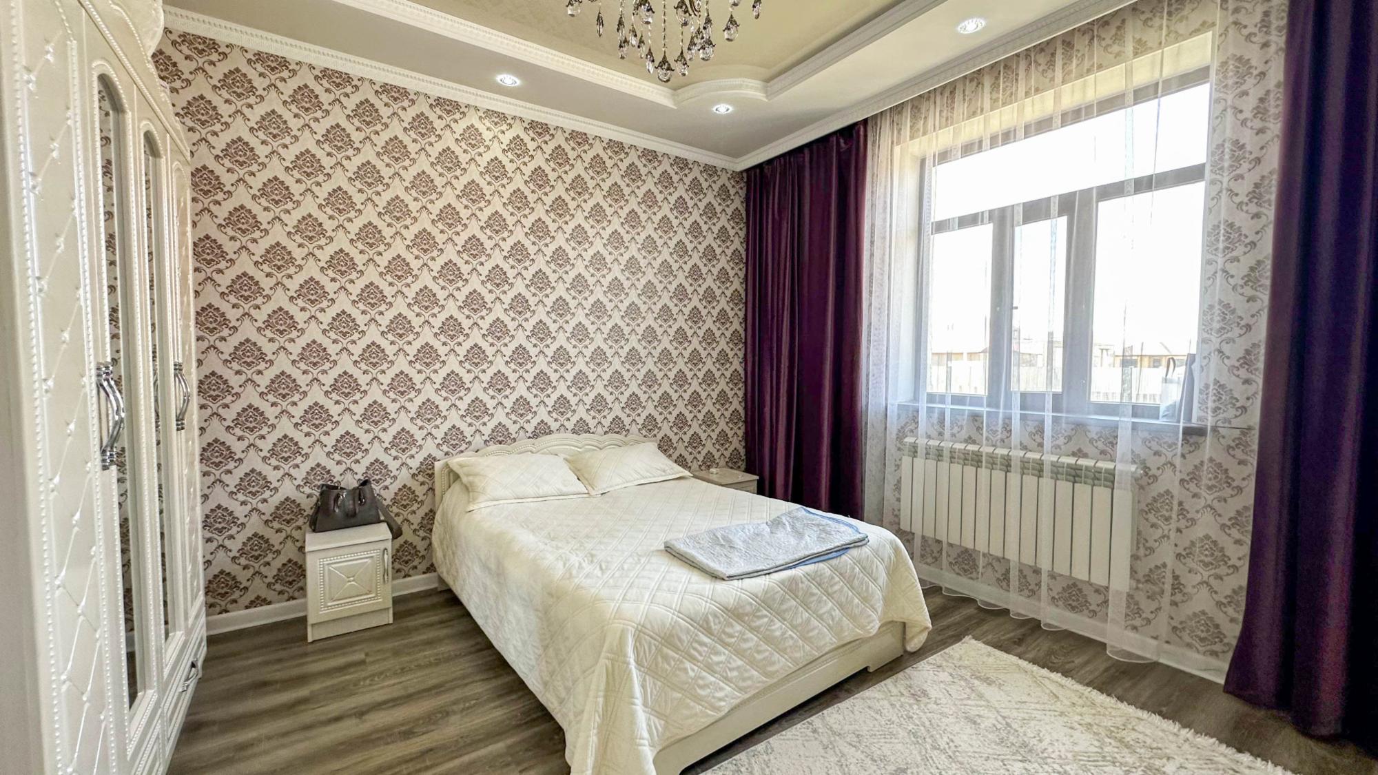 6-комнантный квартира, 160.0 м²,Есенберлина за 63 000 000