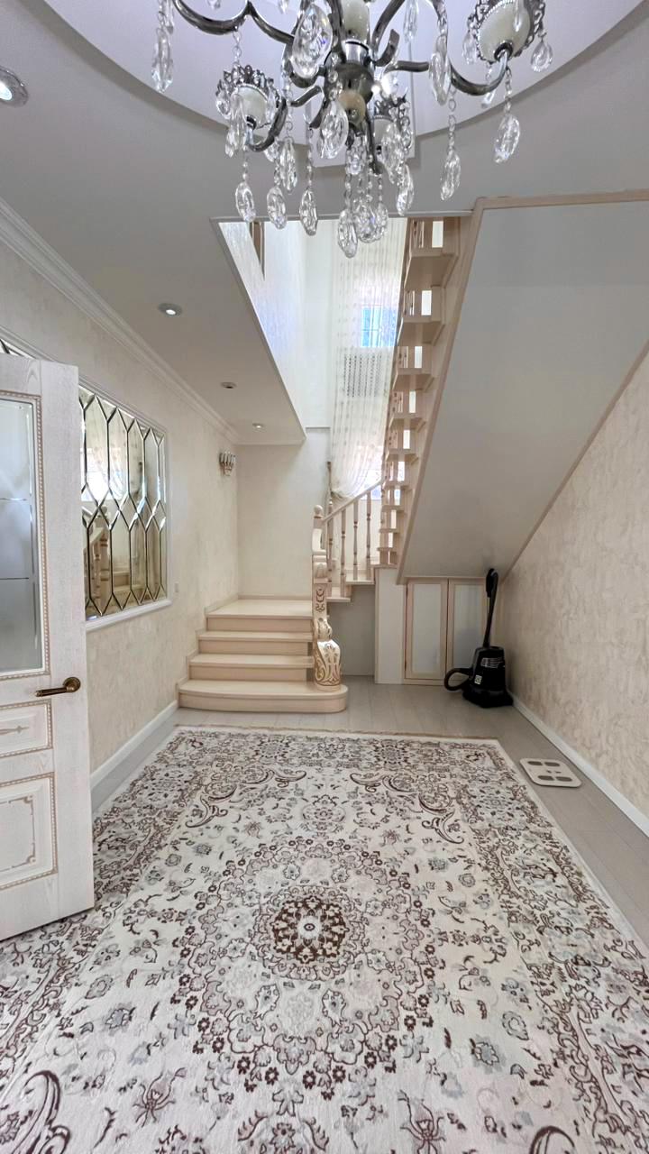 5-комнантный квартира, 185.0 м²,Кабанбай Батыра за 60 000 000