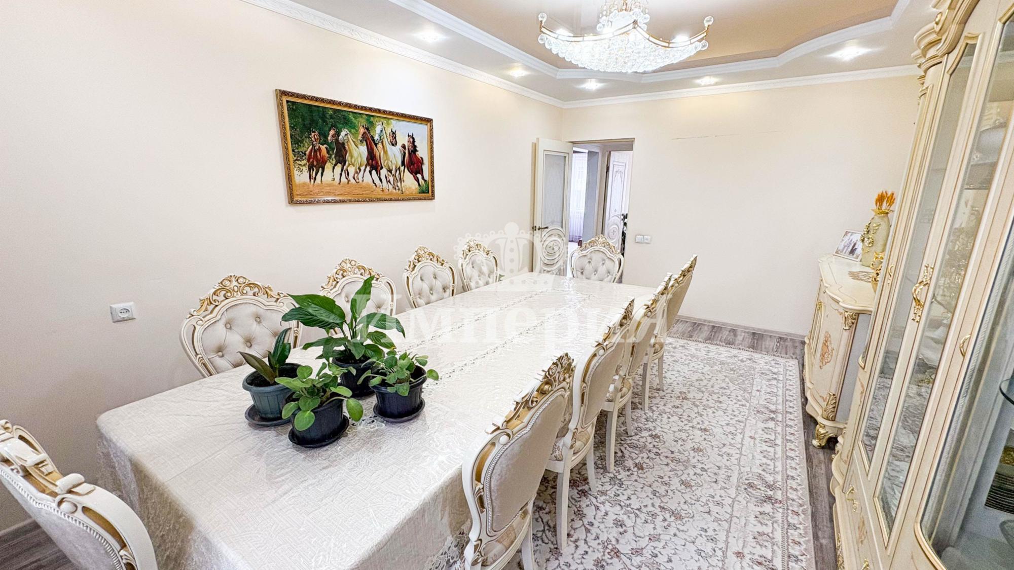 5-комнантная квартира, 120.0 м²,3 мкр за 35 500 000