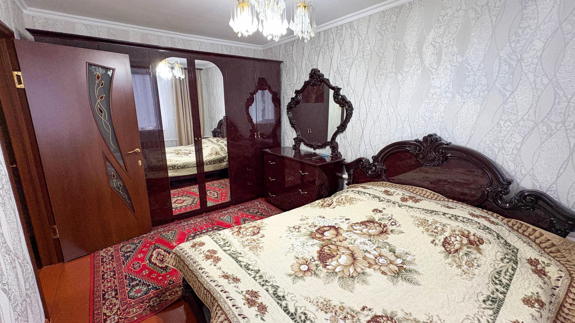 4-комнантный квартира, 200.0 м²,Тыныбаева за 45 000 000