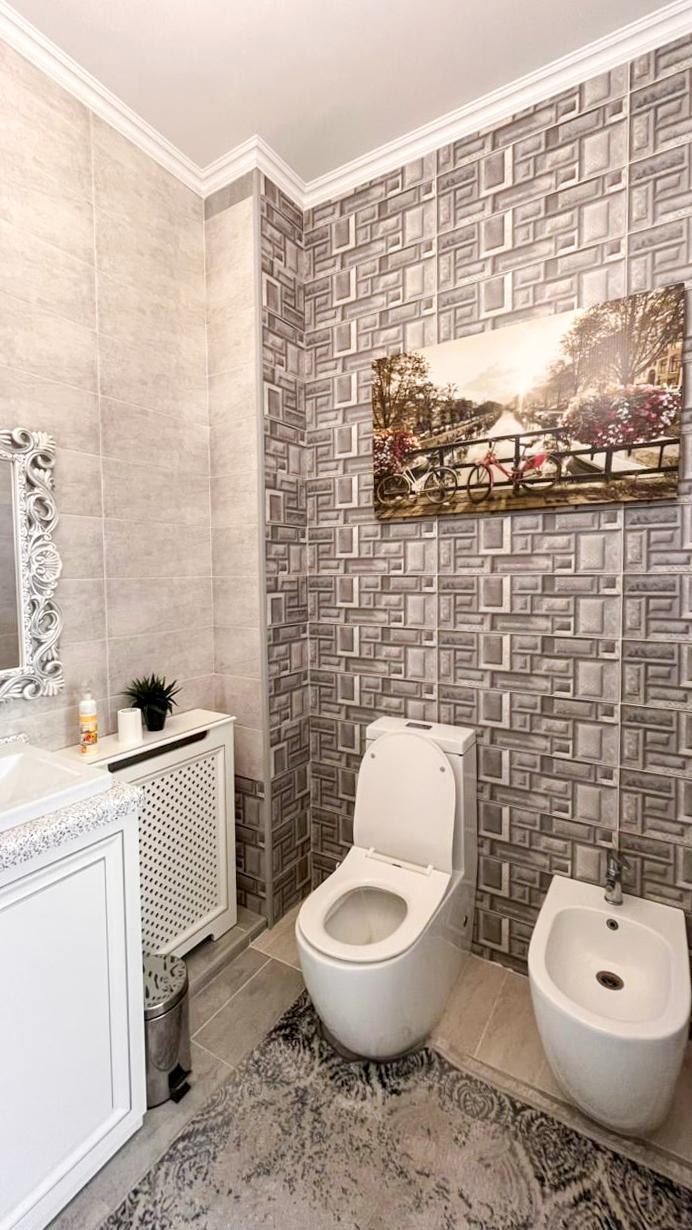 6-комнантный квартира, 300.0 м²,Базарбаева за 130 000 000