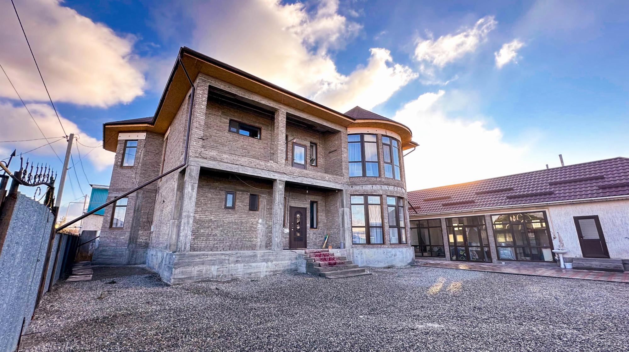 7-комнантный квартира, 323.0 м²,Избасарова за 100 000 000