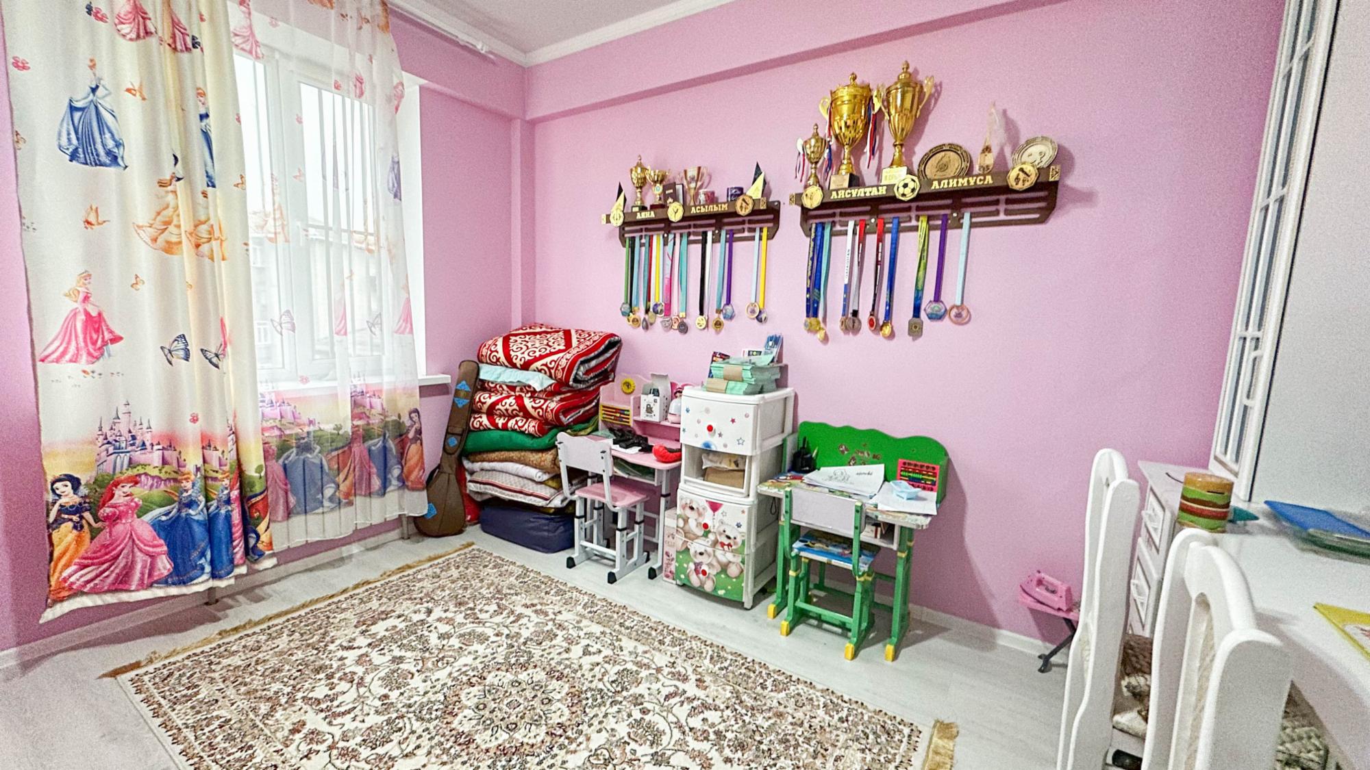 4-комнантная квартира, 130.0 м²,5 мкр за 45 000 000