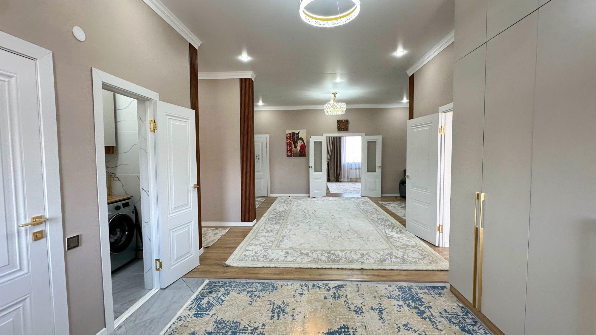 6-комнантный квартира, 200.0 м²,Байтурсынова за 57 000 000