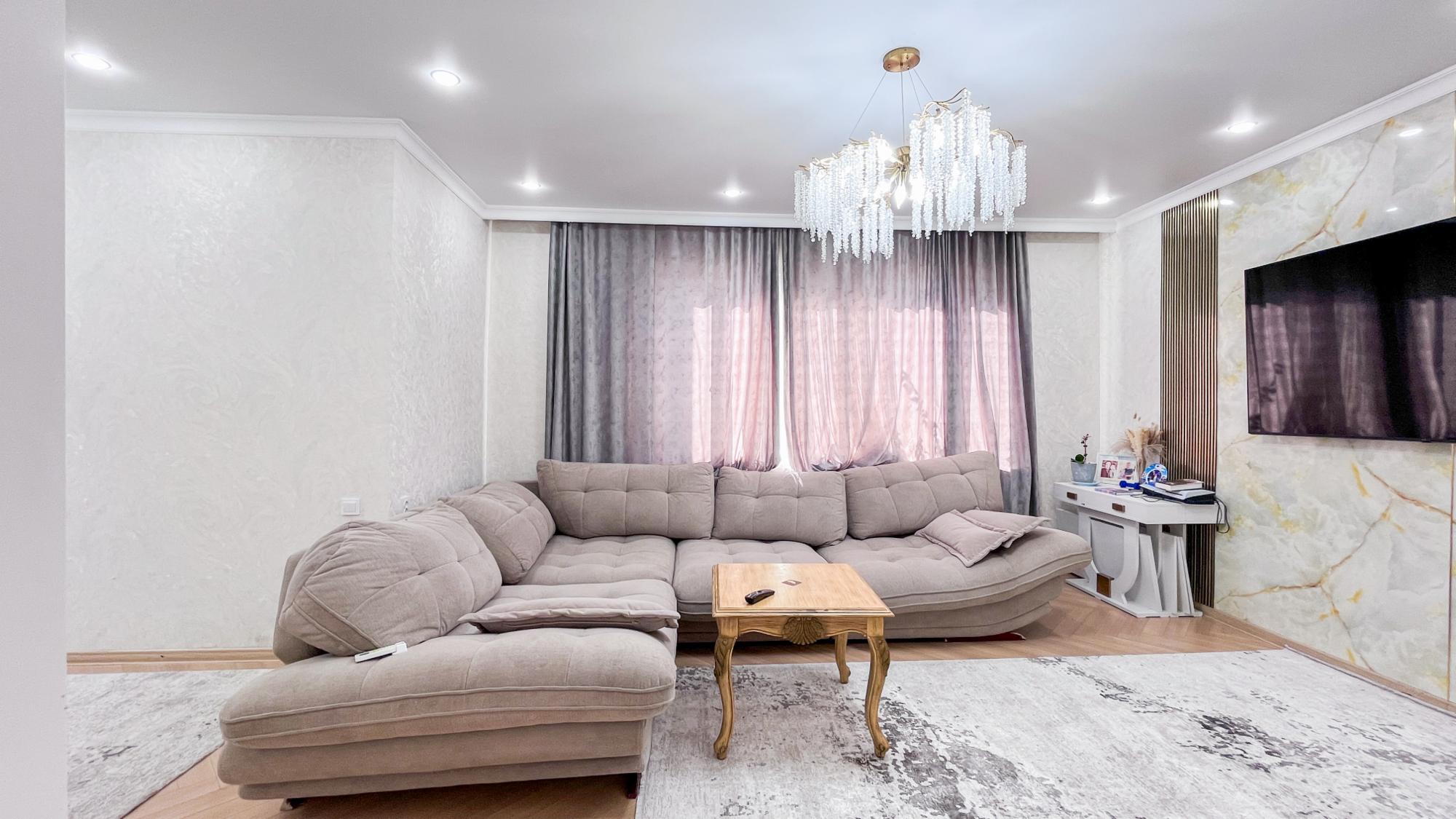 5-комнантный квартира, 200.0 м²,Рустембекова за 64 000 000