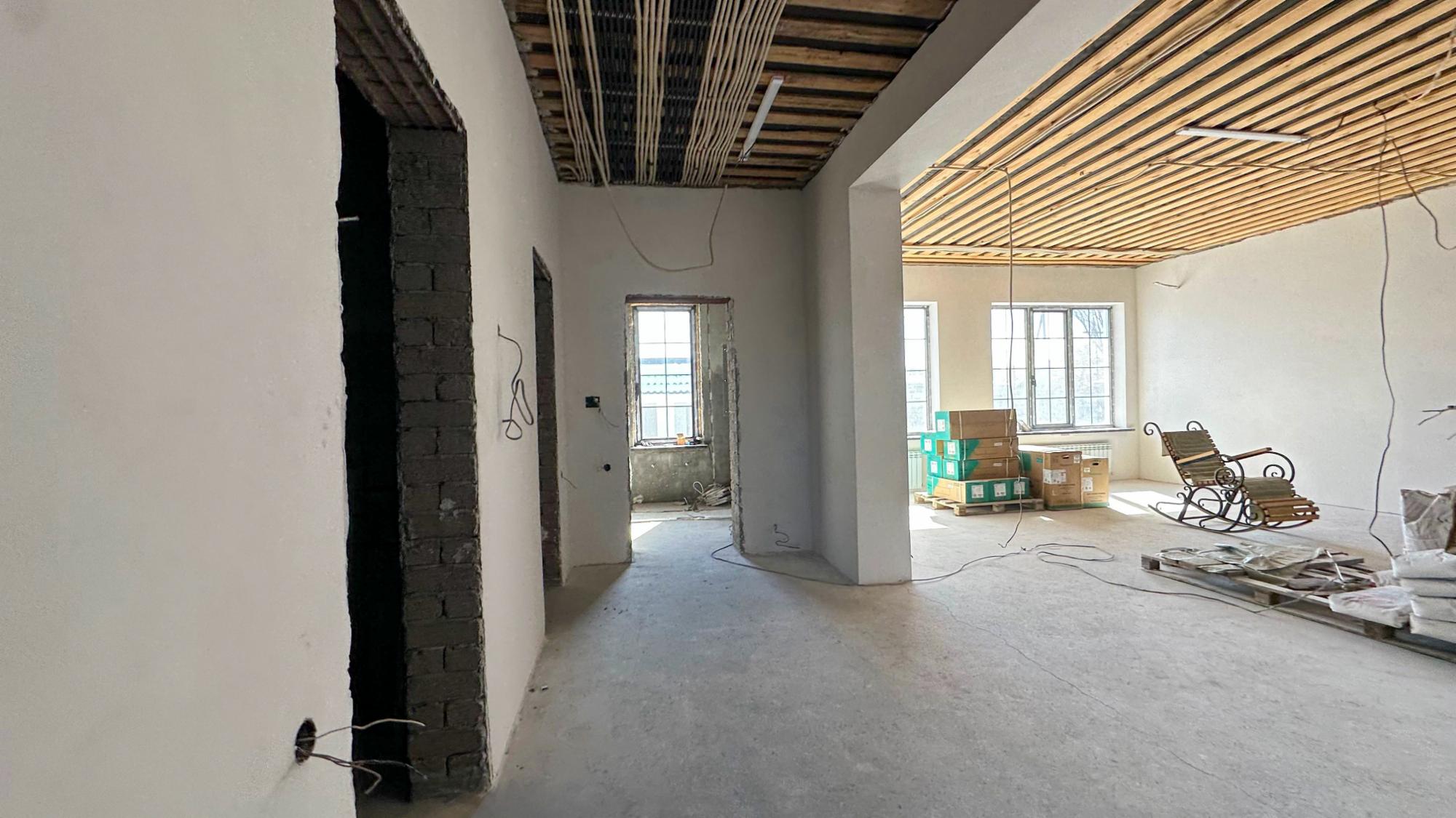 7-комнантный квартира, 372.0 м²,Абая за 95 000 000