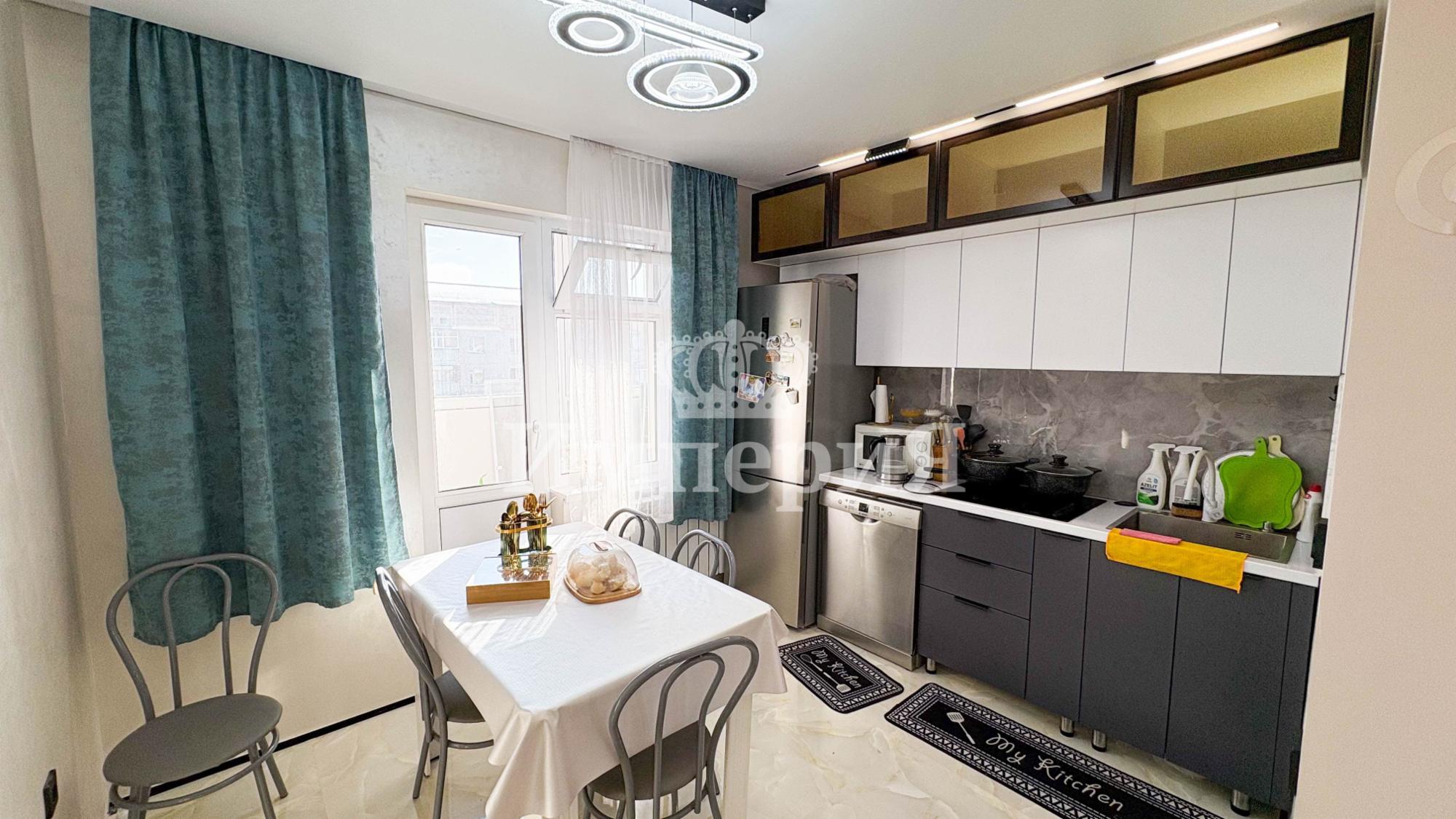 4-комнантная квартира, 92.0 м²,3 мкр за 32 000 000