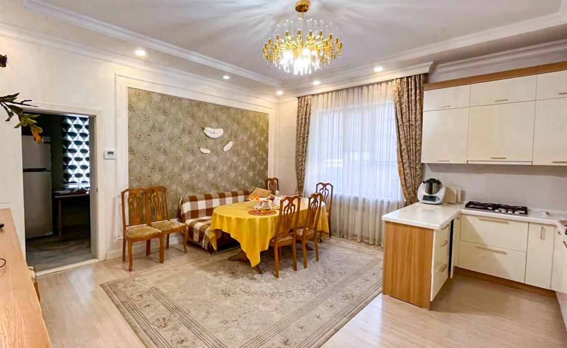 6-комнантный квартира, 300.0 м²,Базарбаева за 130 000 000