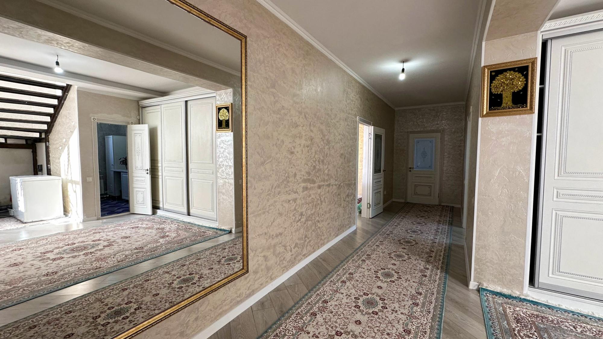 7-комнантный квартира, 264.0 м²,Жибек жолы за 90 000 000