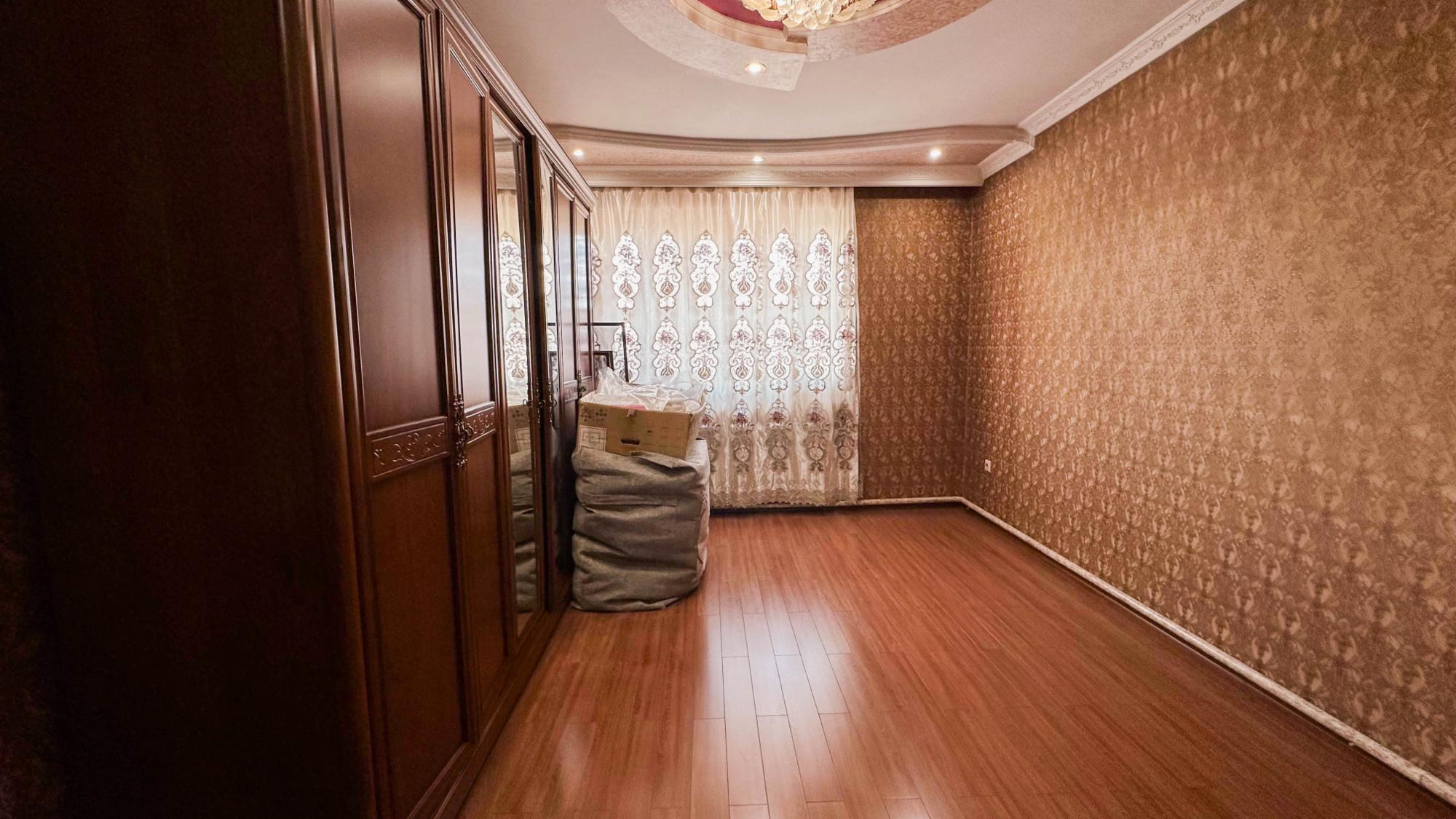 6-комнантный квартира, 250.0 м²,Толебаева за 130 000 000