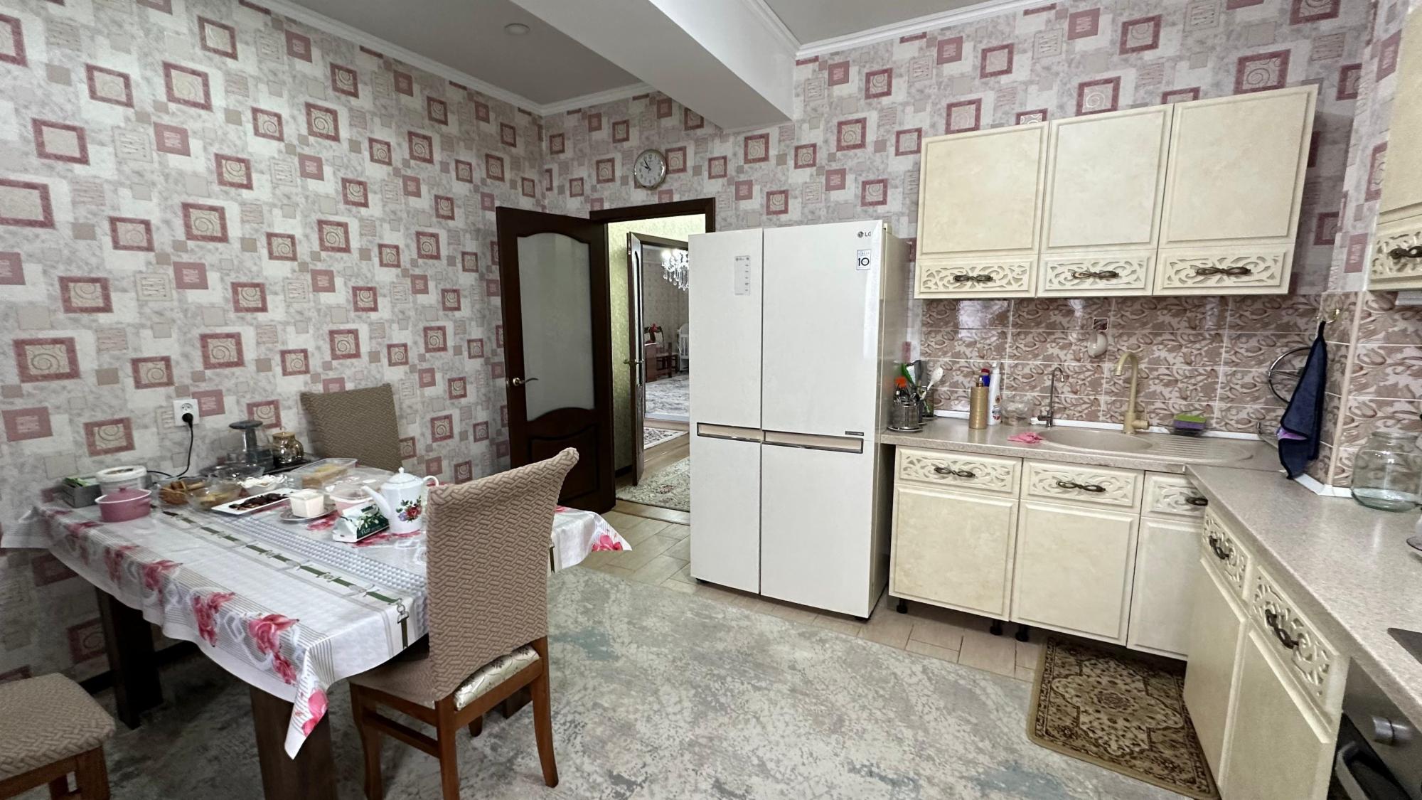 4-комнантная квартира, 111.0 м²,5 мкр за 39 000 000