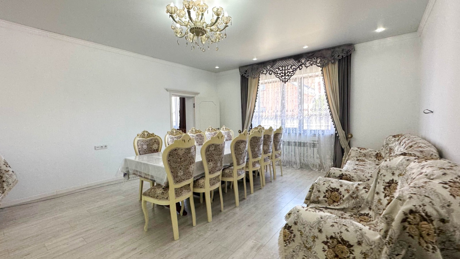 4-комнантный квартира, 197.0 м²,Айманова за 50 000 000