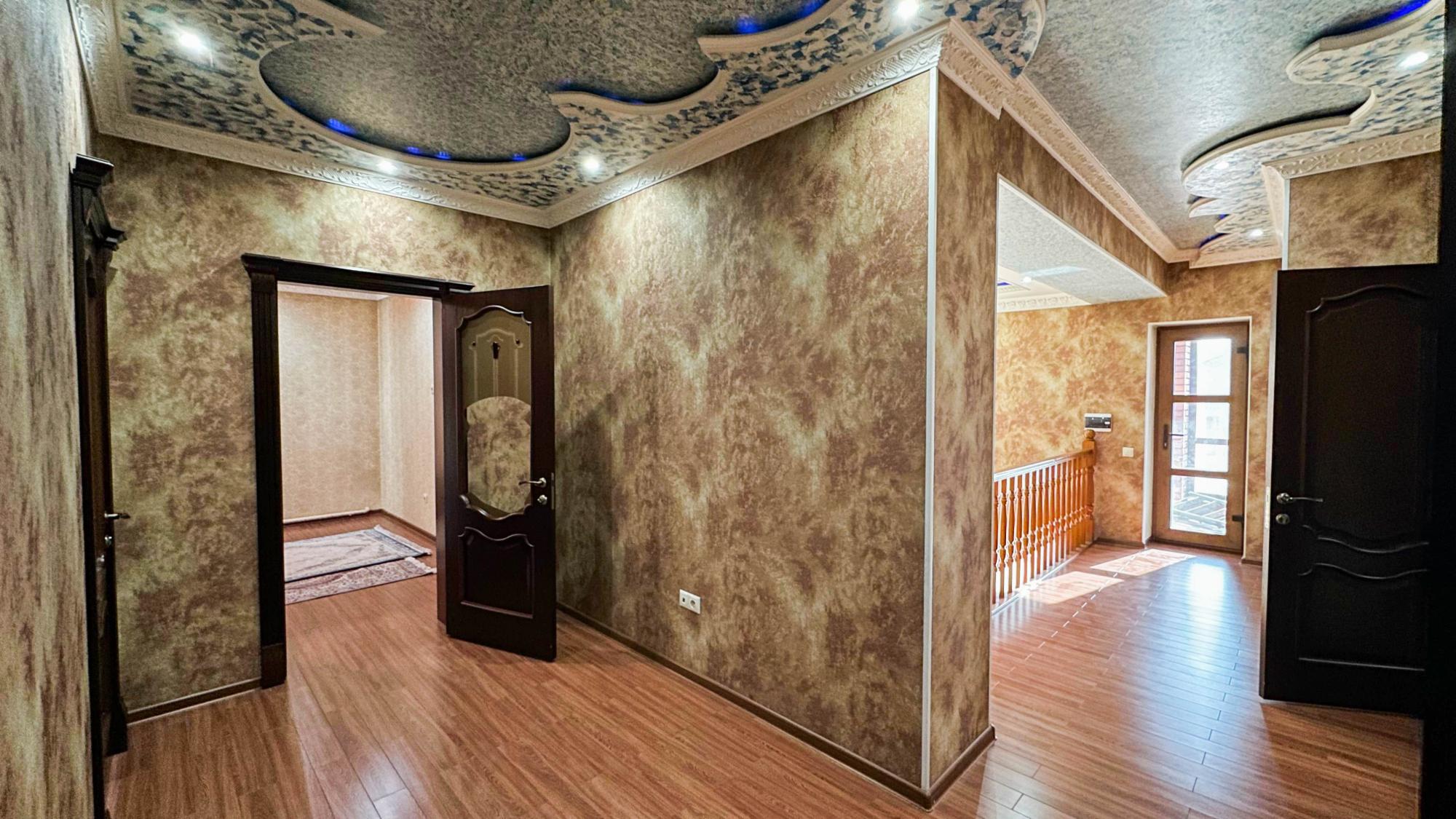 6-комнантный квартира, 250.0 м²,Толебаева за 130 000 000