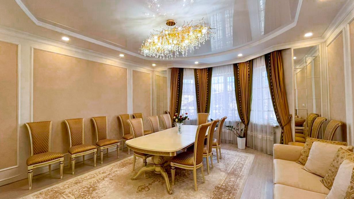 6-комнантный квартира, 300.0 м²,Базарбаева за 130 000 000