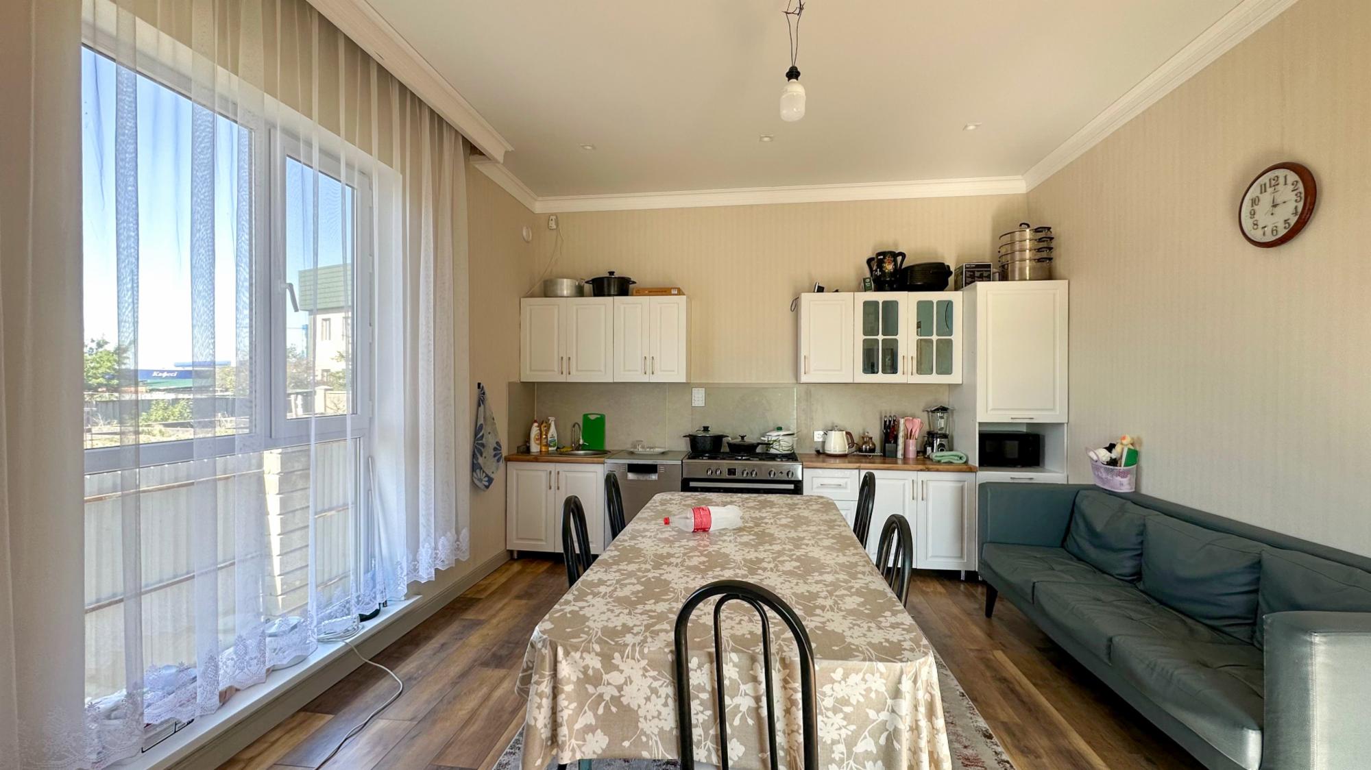 4-комнантный квартира, 227.0 м²,Базарбаева за 75 000 000