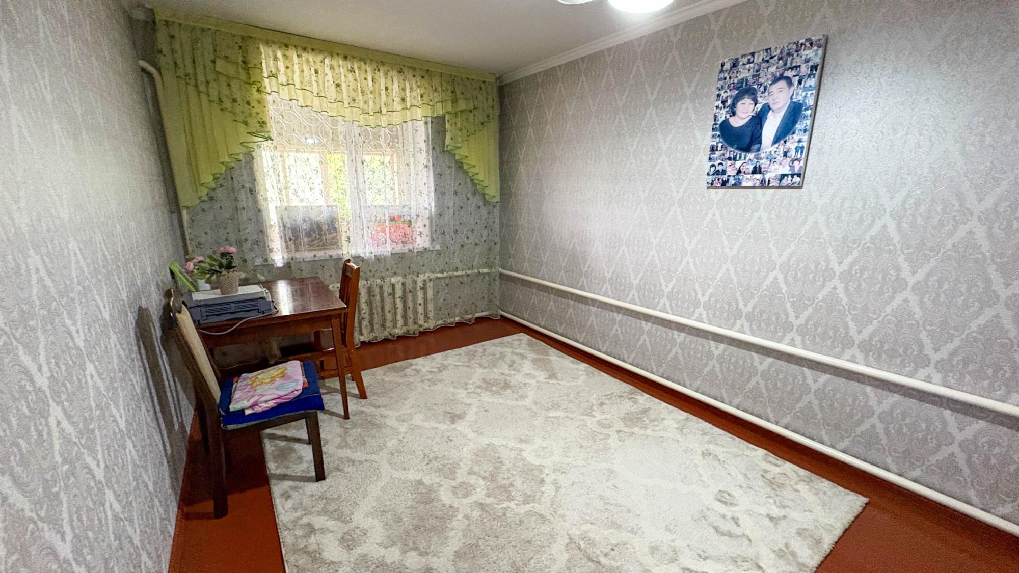 4-комнантный квартира, 200.0 м²,Тыныбаева за 45 000 000