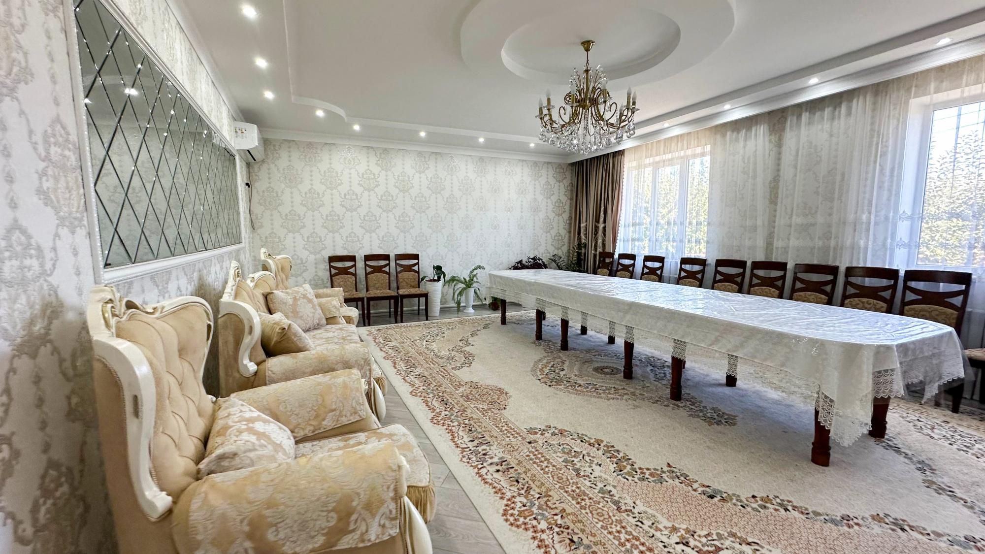 7-комнантный квартира, 264.0 м²,Жибек жолы за 90 000 000