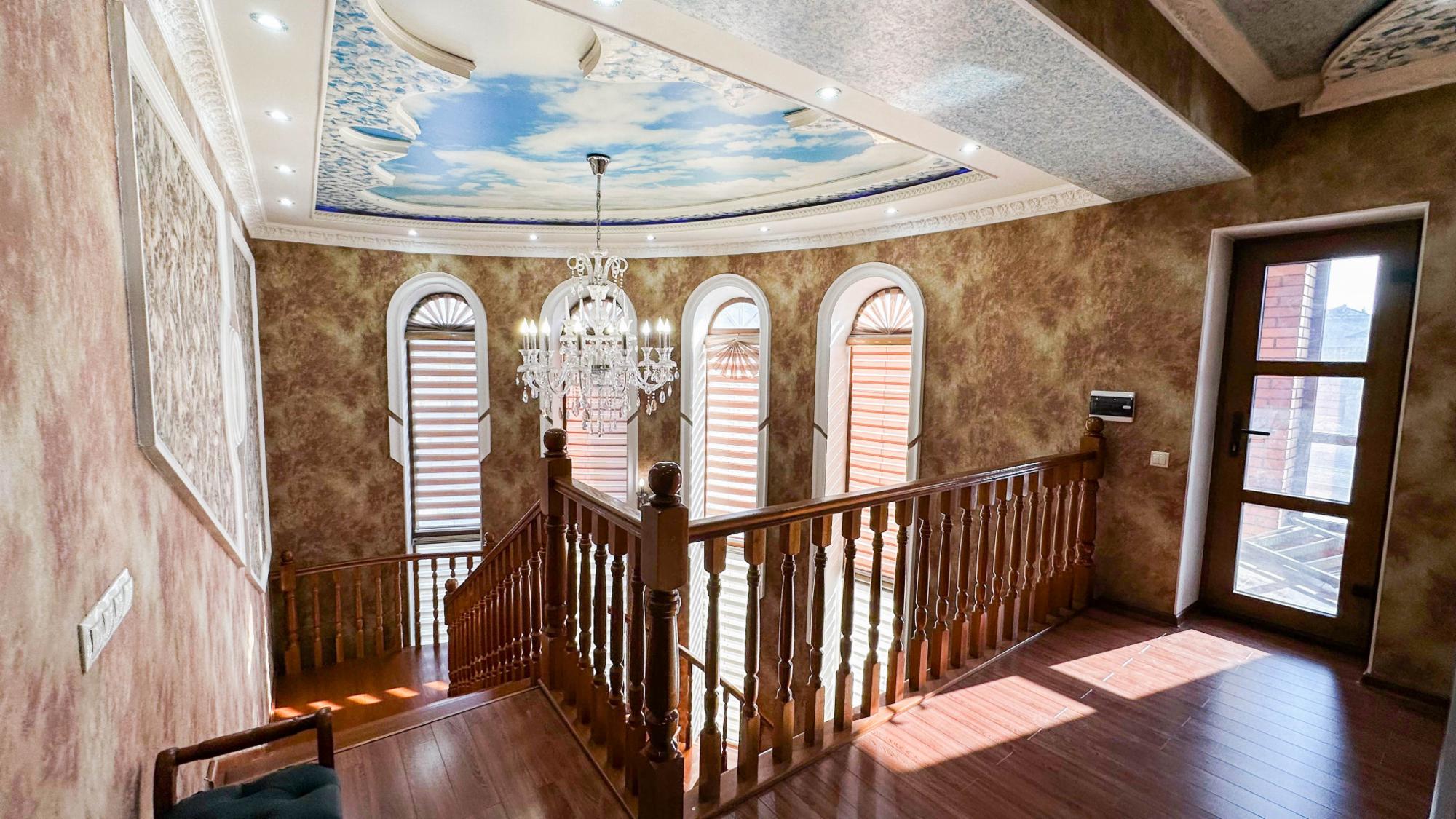 6-комнантный квартира, 250.0 м²,Толебаева за 130 000 000