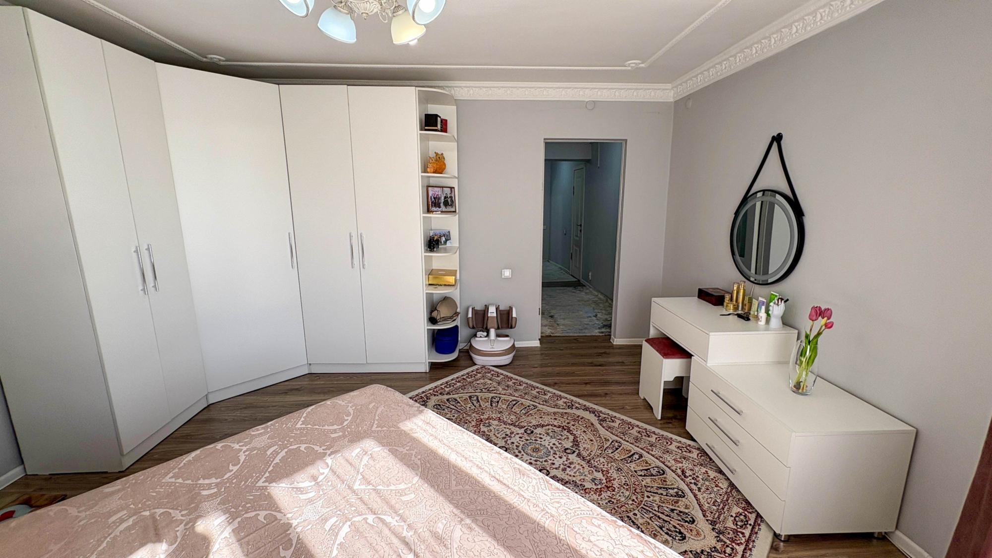 5-комнантная квартира, 150.0 м²,Толебаева за 47 000 000