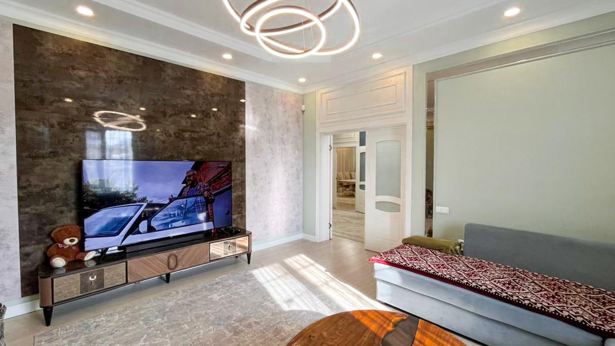 6-комнантный квартира, 300.0 м²,Базарбаева за 130 000 000