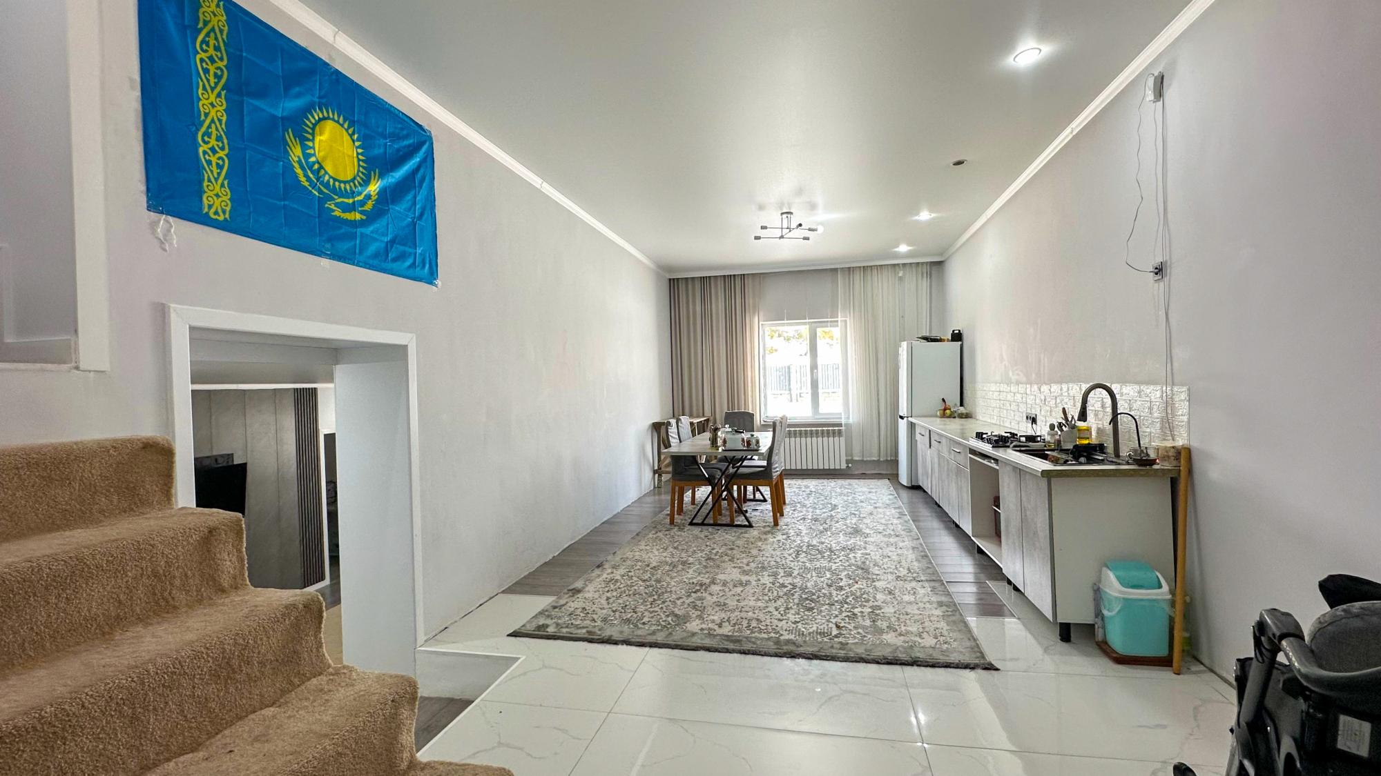 8-комнантный квартира, 220.0 м²,Нурлы Бастау за 42 000 000