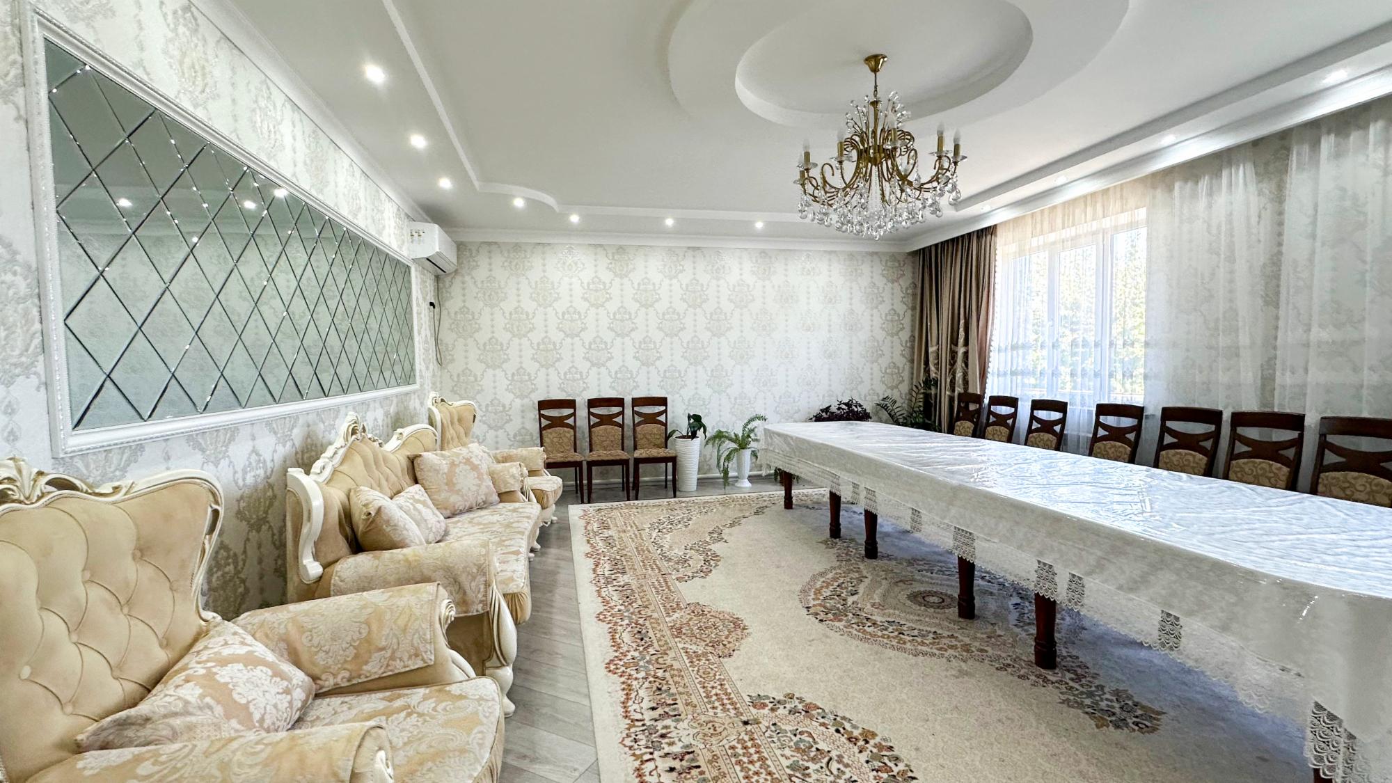 7-комнантный квартира, 264.0 м²,Жибек жолы за 90 000 000