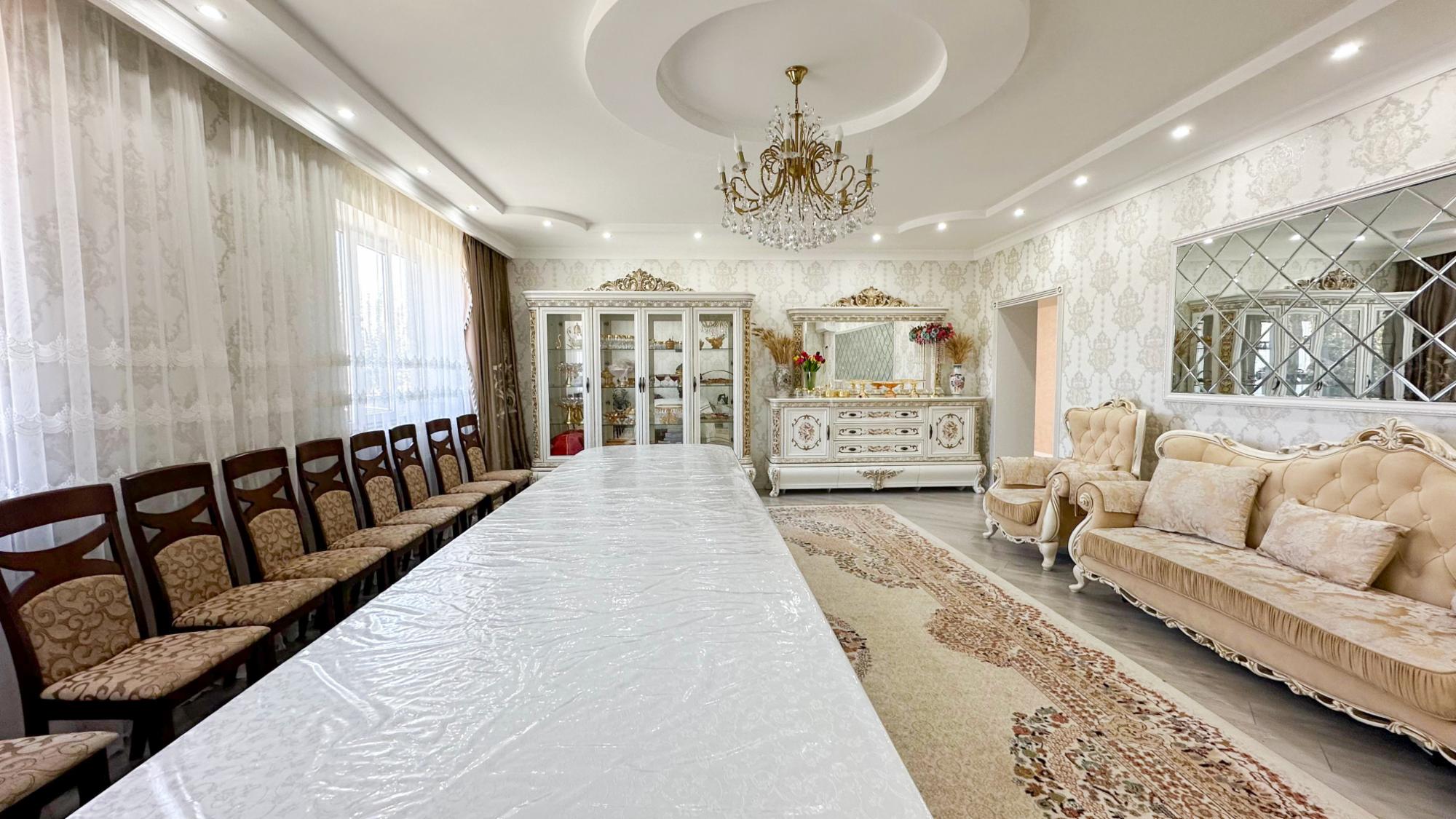 7-комнантный квартира, 264.0 м²,Жибек жолы за 90 000 000