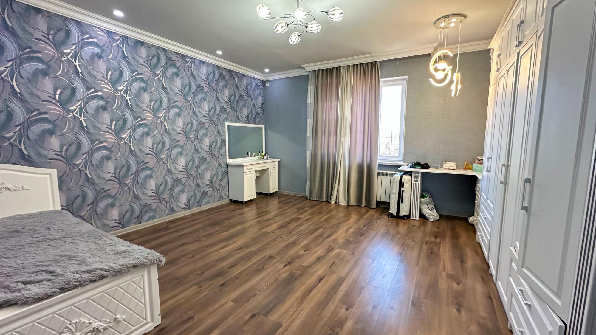 8-комнантный квартира, 300.0 м²,Каратальская за 110 000 000