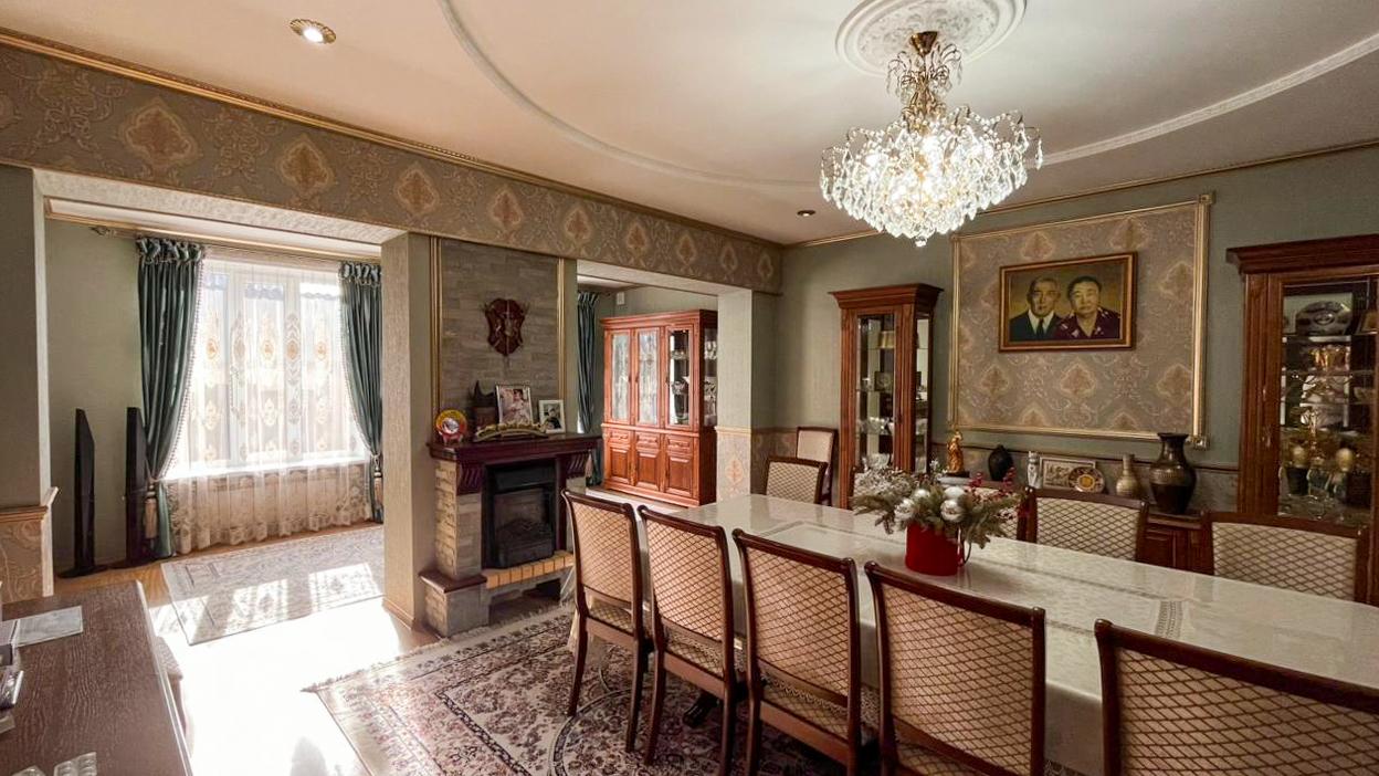 6-комнантный квартира, 198.0 м²,Центр за 65 000 000