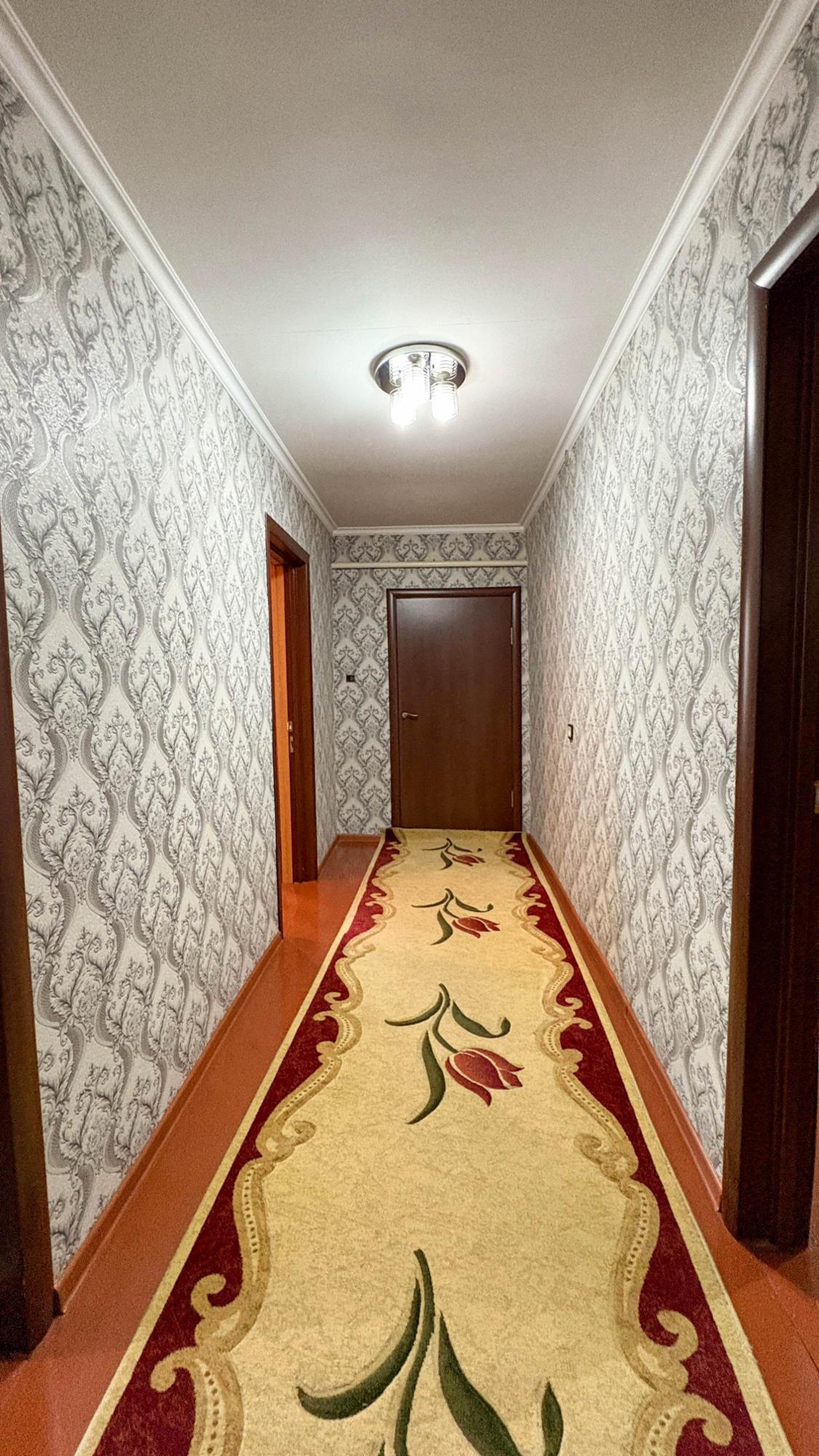 4-комнантный квартира, 200.0 м²,Тыныбаева за 45 000 000