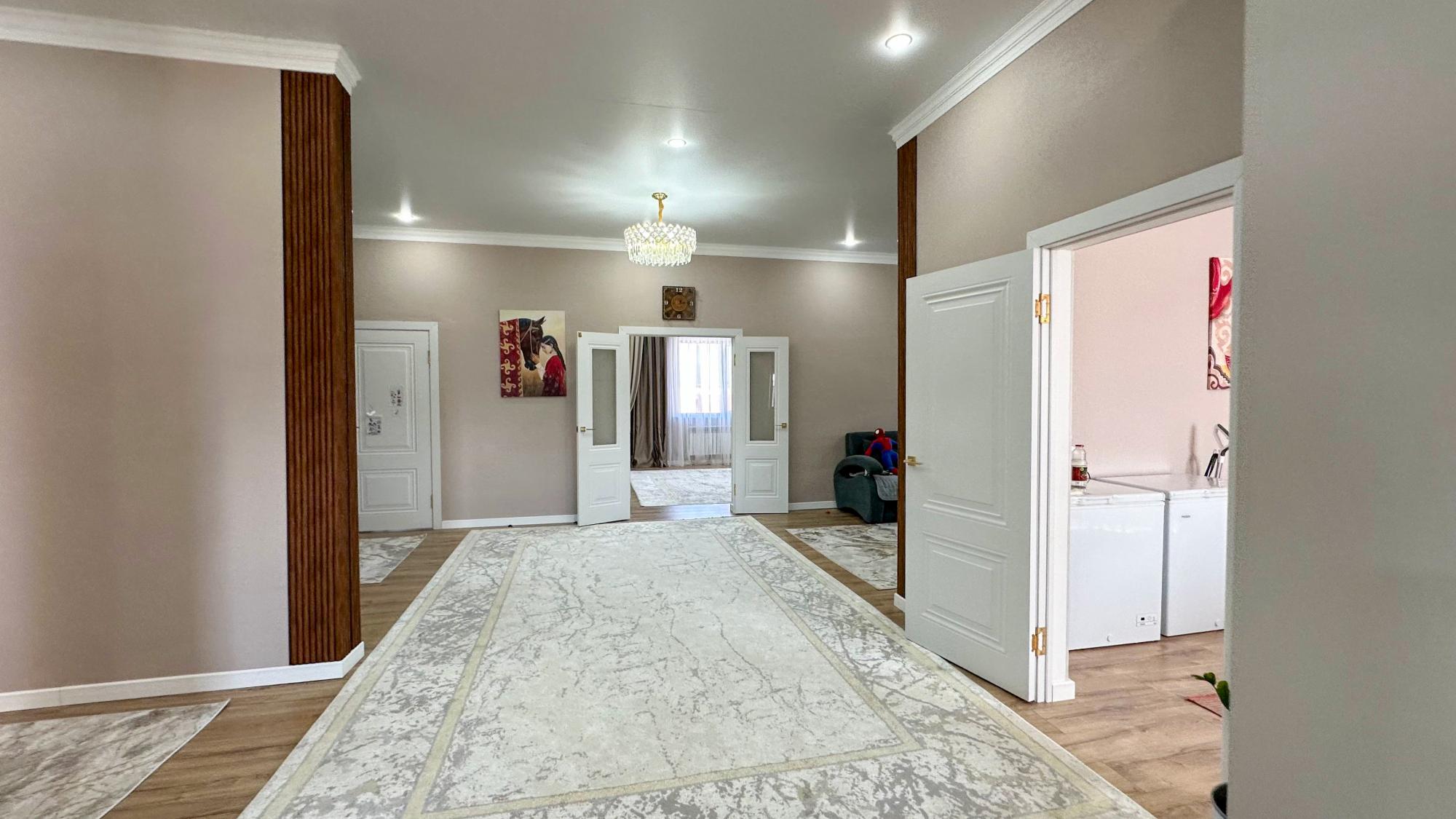 6-комнантный квартира, 200.0 м²,Байтурсынова за 57 000 000