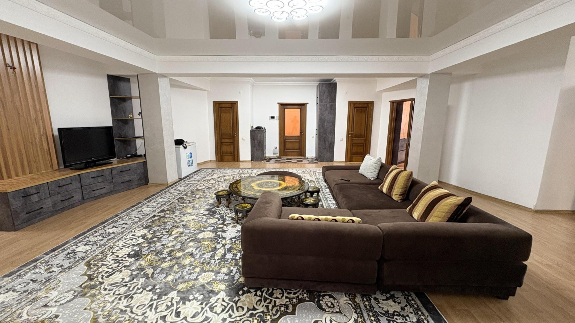 6-комнантный квартира, 300.0 м²,Талдыкорганская за 115 000 000