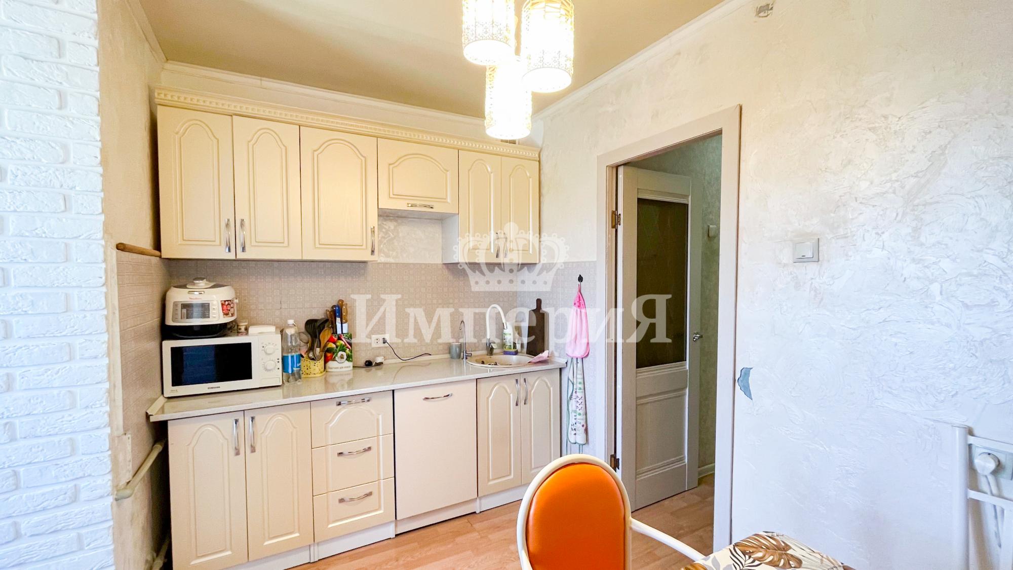 4-комнантная квартира, 98.0 м²,4 мкр за 27 600 000