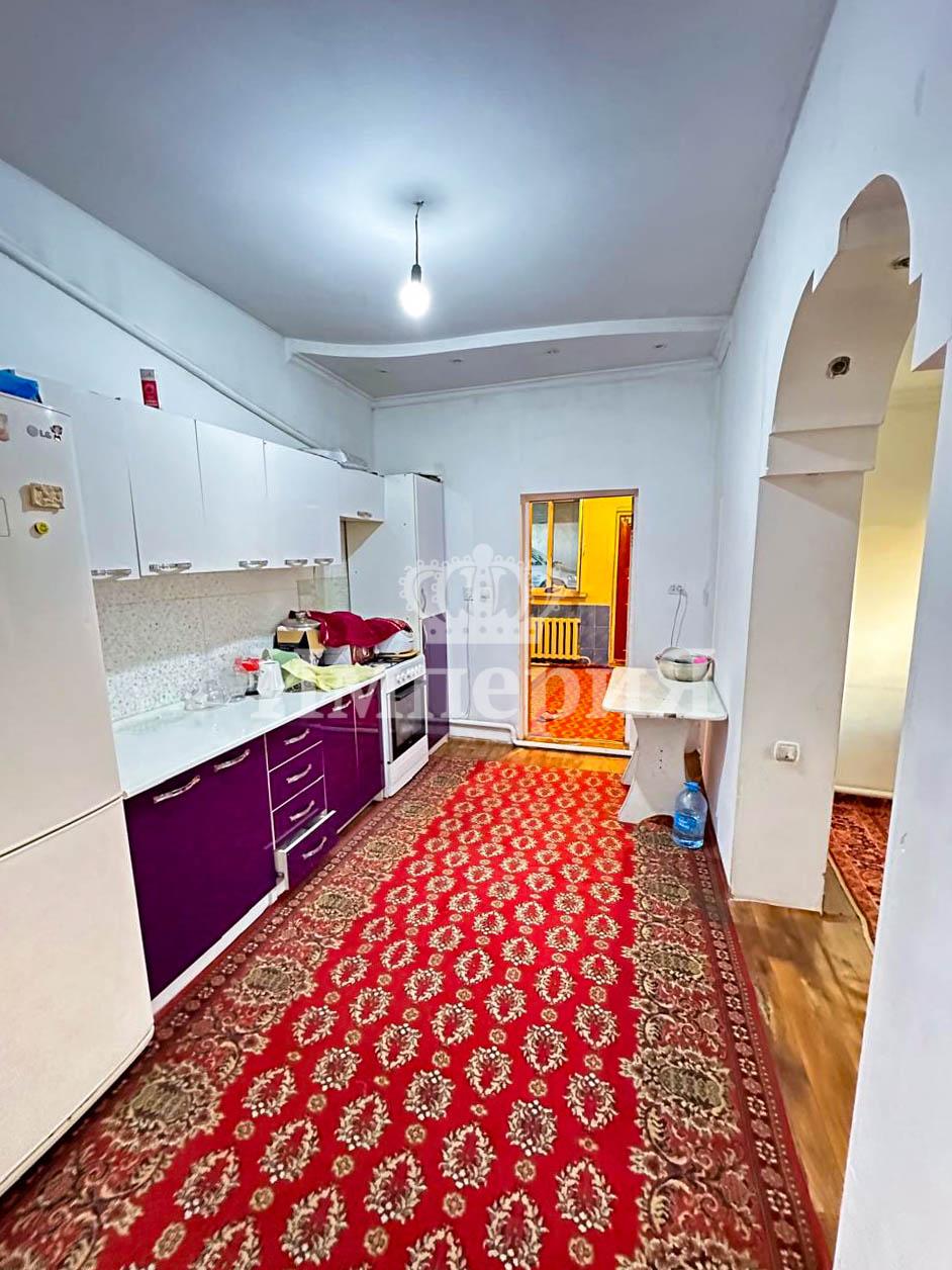 5-комнантный квартира, 1550.0 м²,Аманжолова за 21 000 000