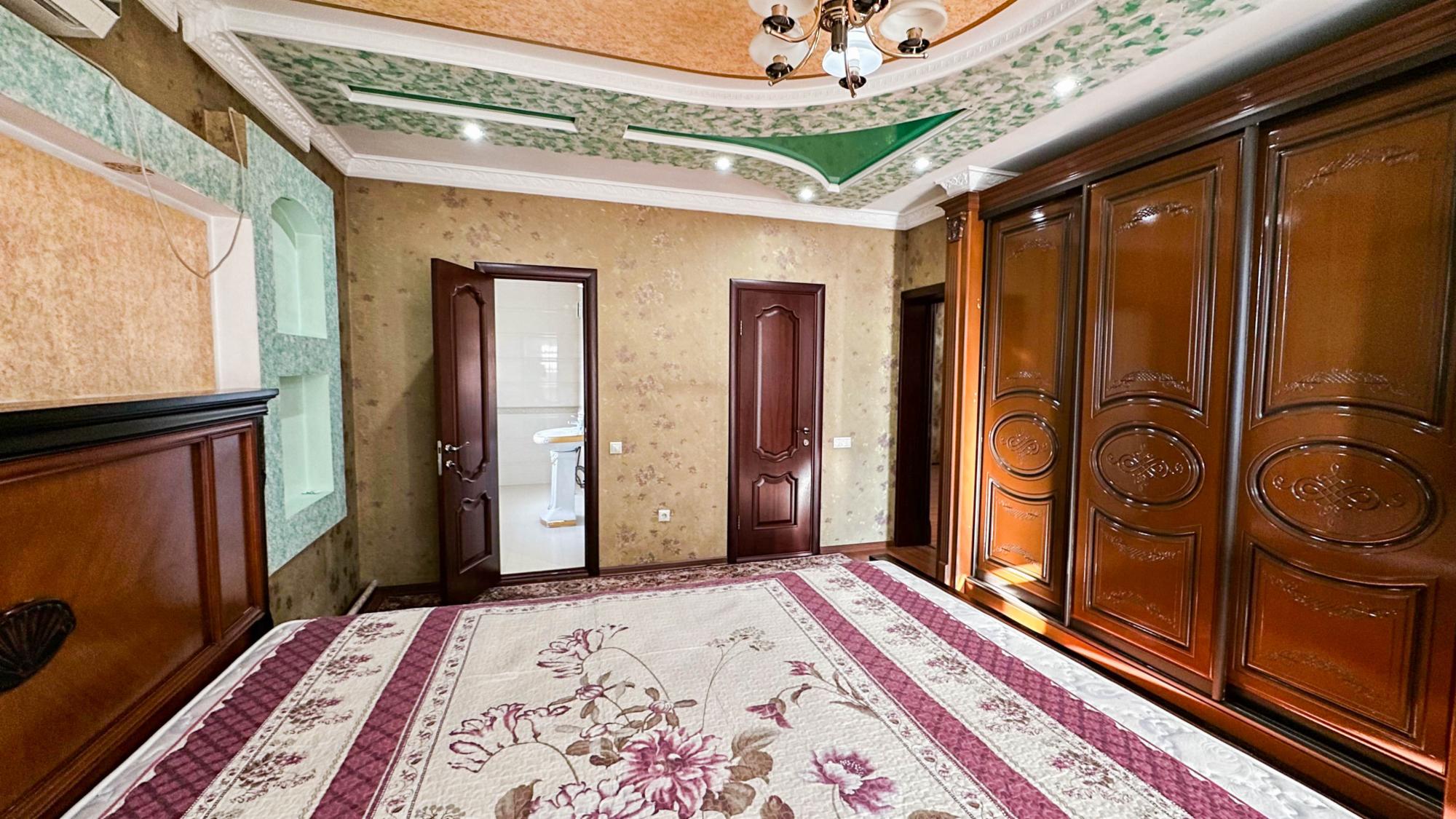 6-комнантный квартира, 250.0 м²,Толебаева за 130 000 000