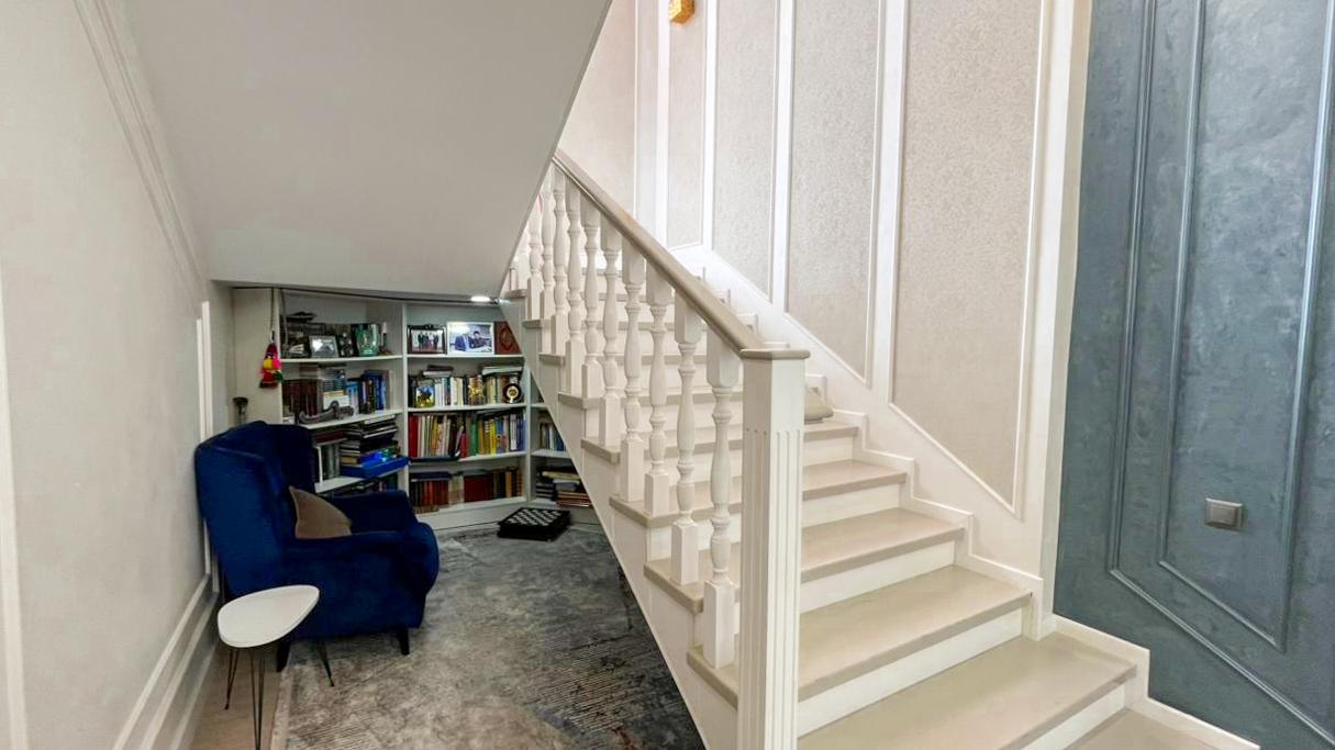 6-комнантный квартира, 300.0 м²,Базарбаева за 130 000 000