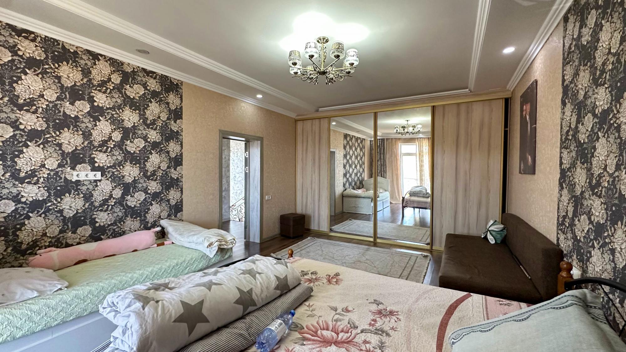 8-комнантный квартира, 300.0 м²,Каратальская за 110 000 000