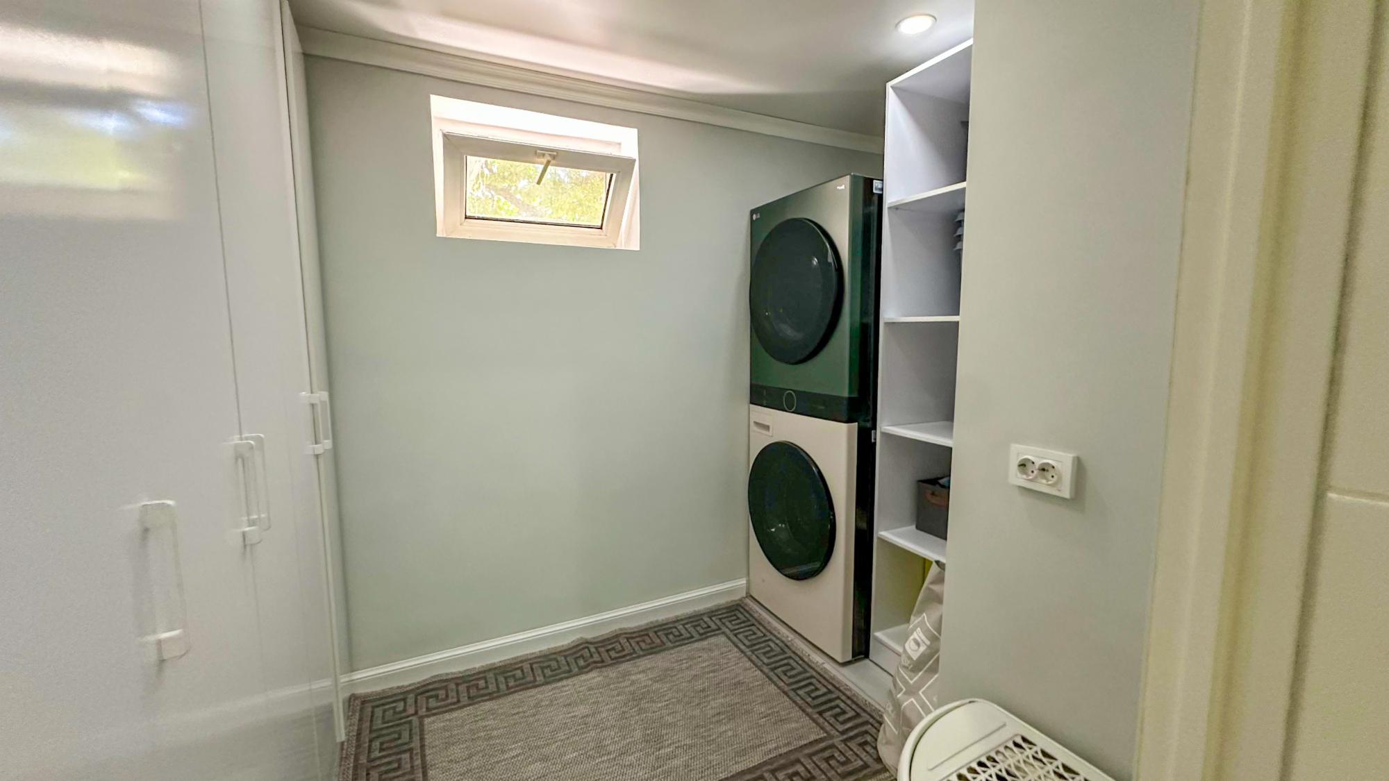 5-комнантный квартира, 238.0 м²,Калиева за 79 000 000