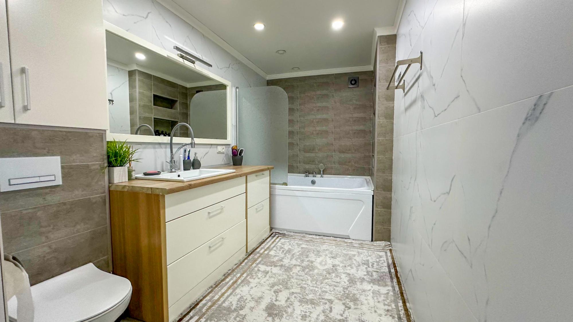 5-комнантный квартира, 238.0 м²,Калиева за 79 000 000