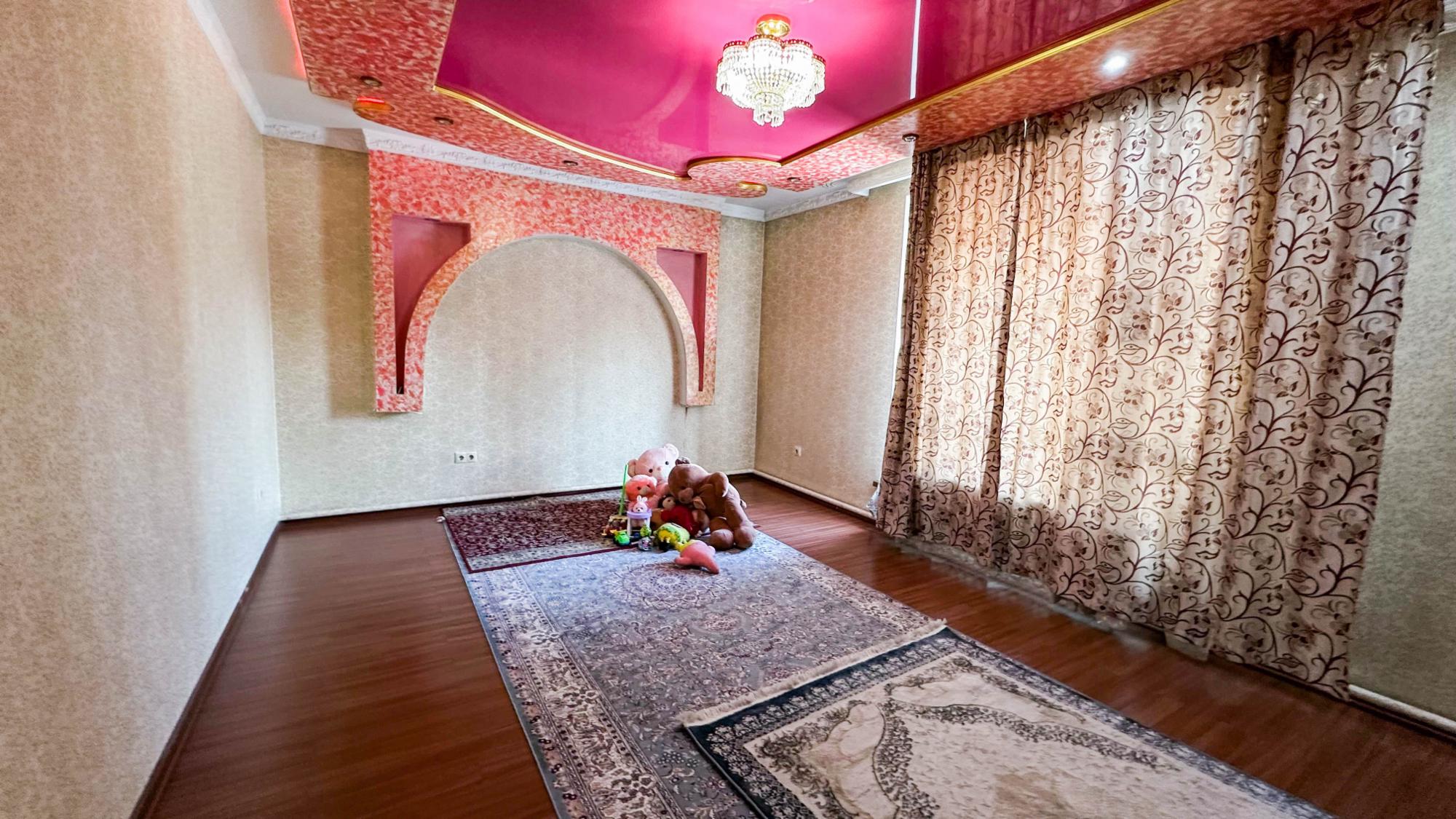 6-комнантный квартира, 250.0 м²,Толебаева за 130 000 000