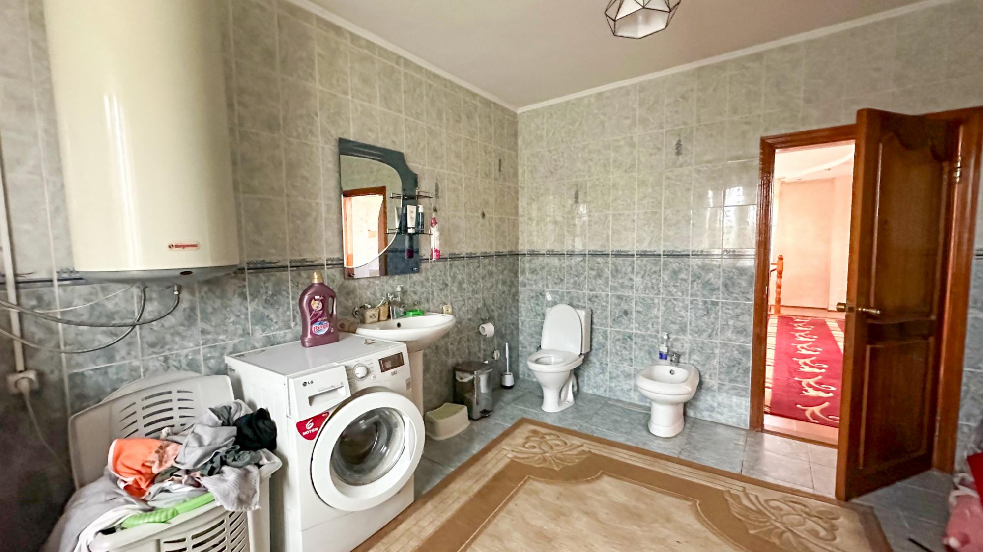 5-комнантный квартира, 215.0 м²,Брусиловского за 33 000 000