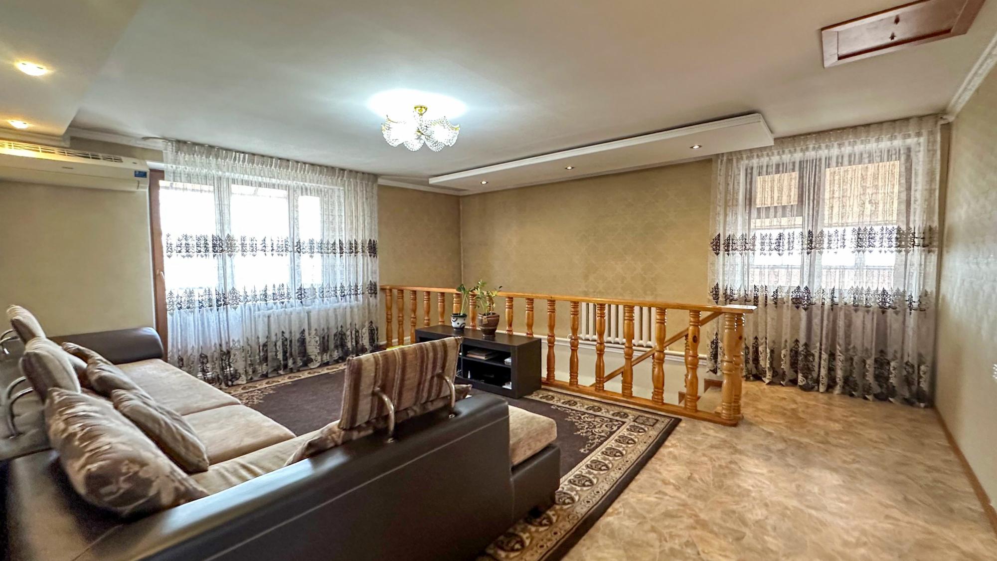 7-комнантный квартира, 263.0 м²,Базарбаева за 75 000 000