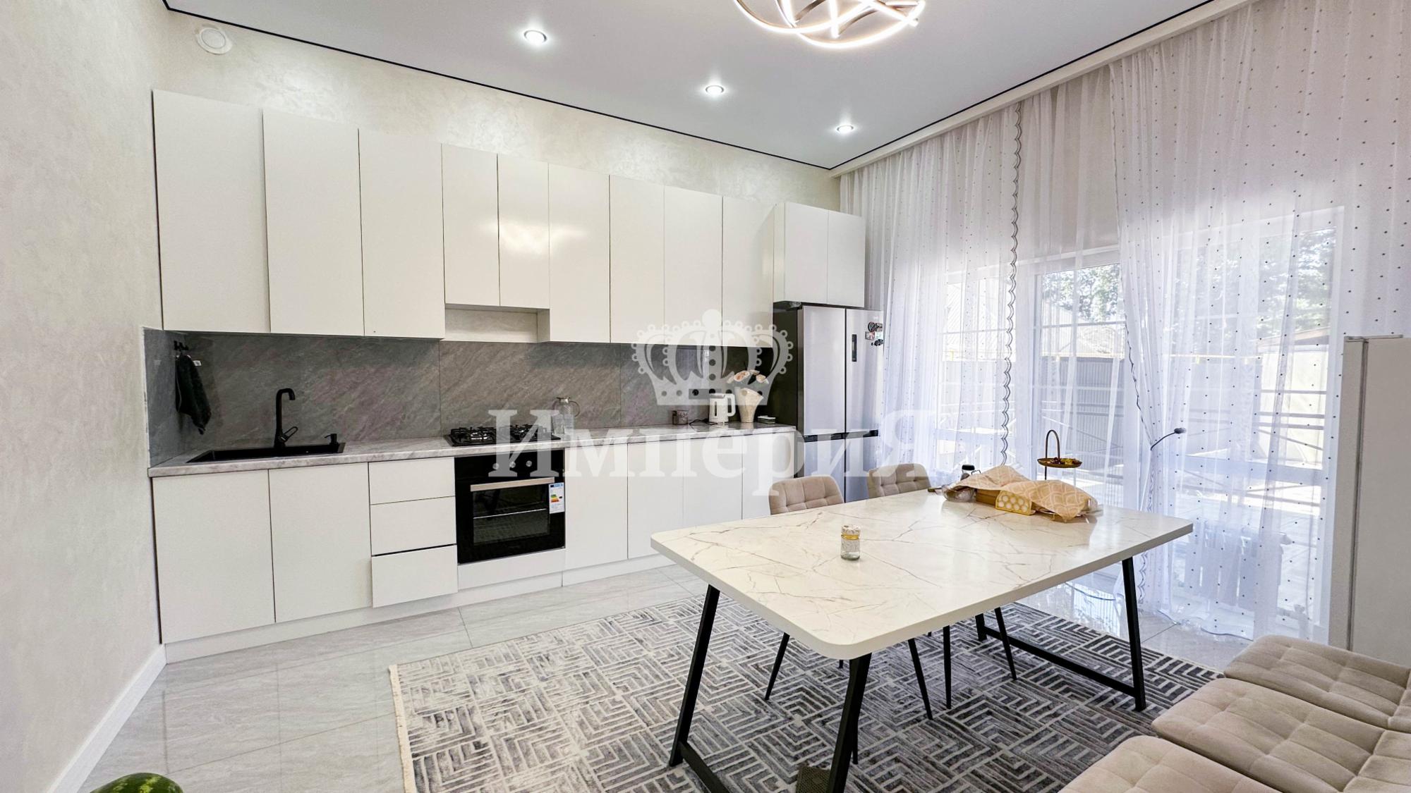 4-комнантный квартира, 150.0 м²,Абая за 57 000 000