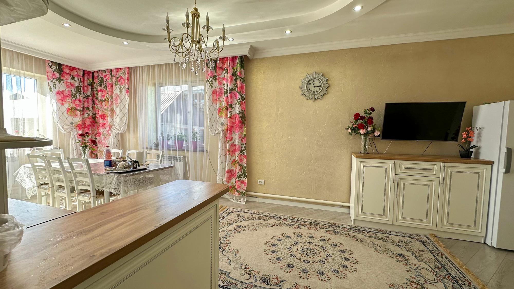 7-комнантный квартира, 264.0 м²,Жибек жолы за 90 000 000