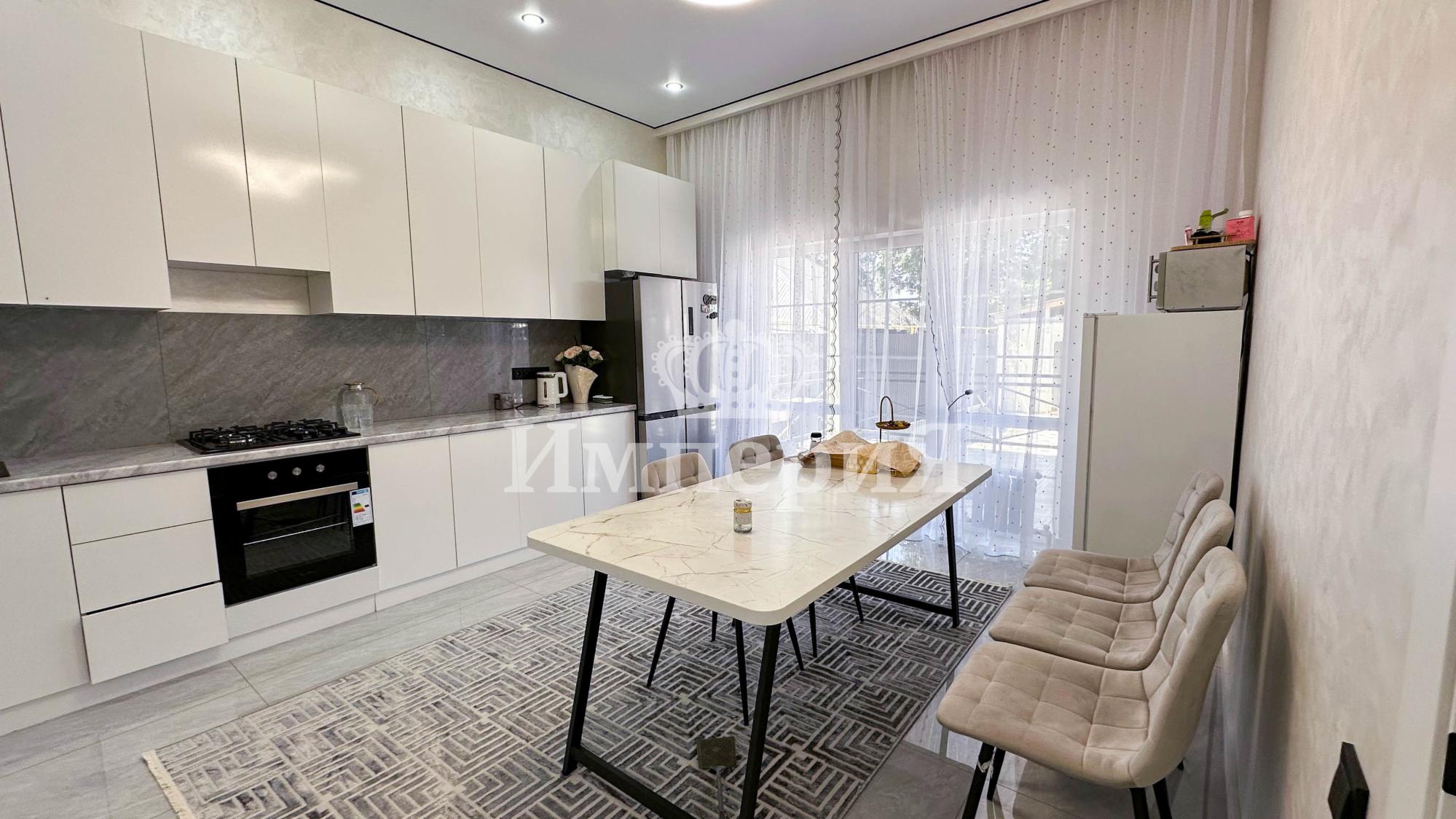 4-комнантный квартира, 150.0 м²,Абая за 57 000 000