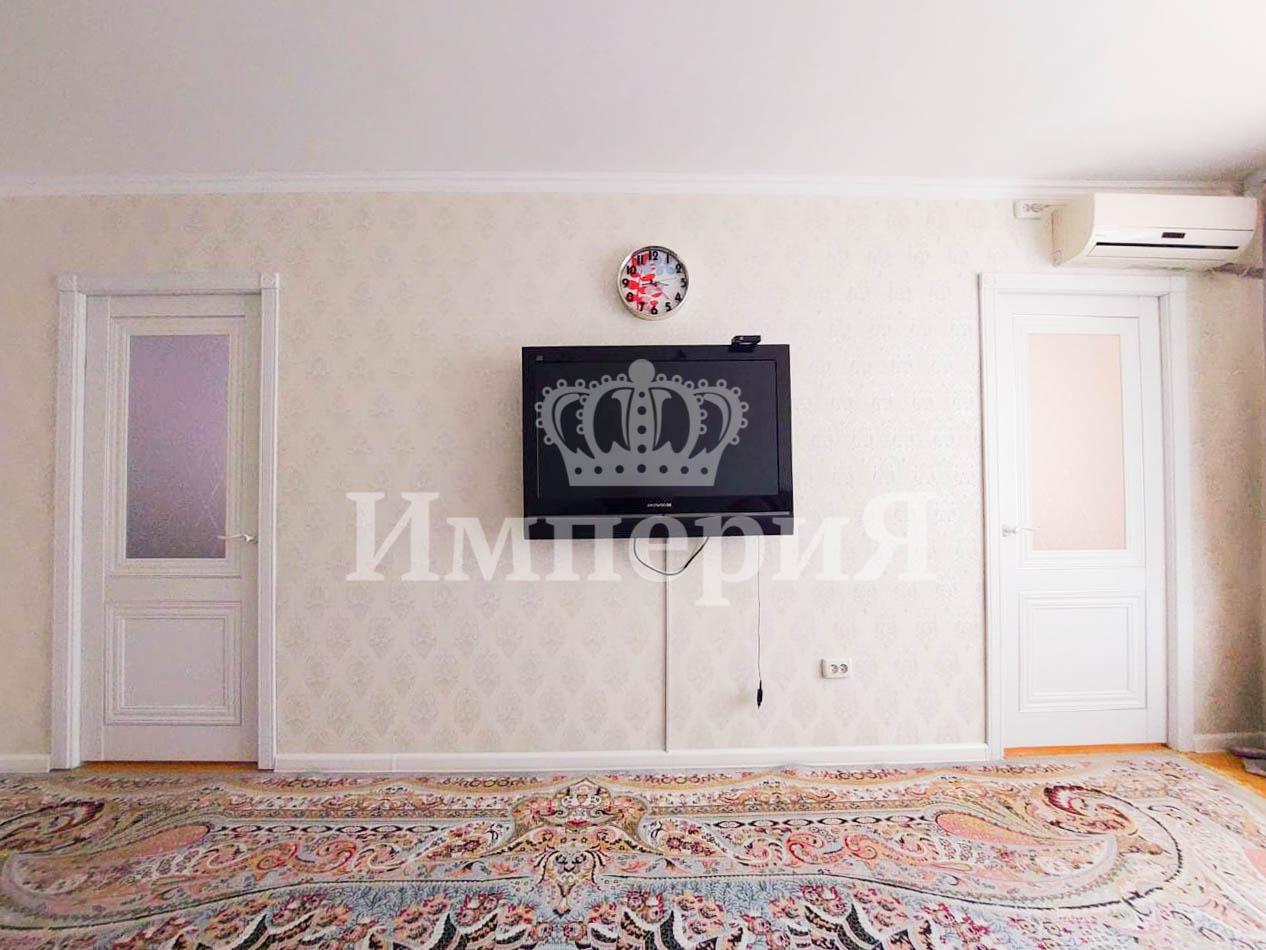 5-комнантная квартира, 97.0 м²,Толебаева за 34 000 000