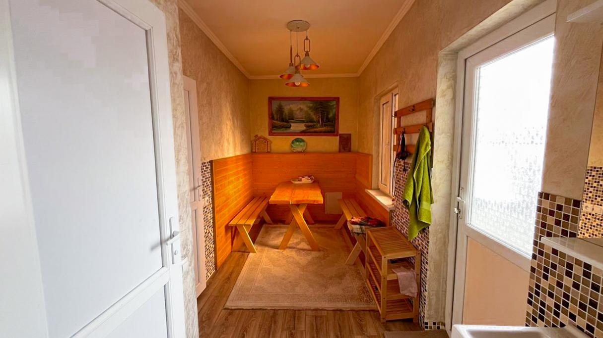 6-комнантный квартира, 300.0 м²,Базарбаева за 130 000 000